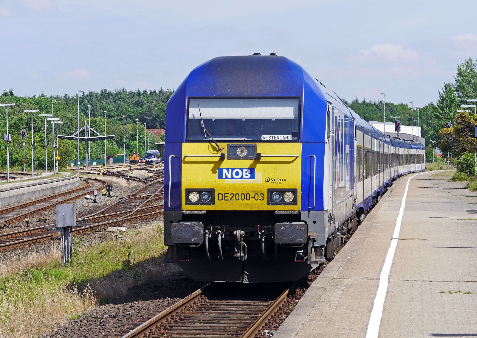 Panasonic Lumix DMC-GH3 sample photo. Train station husum, platform photography