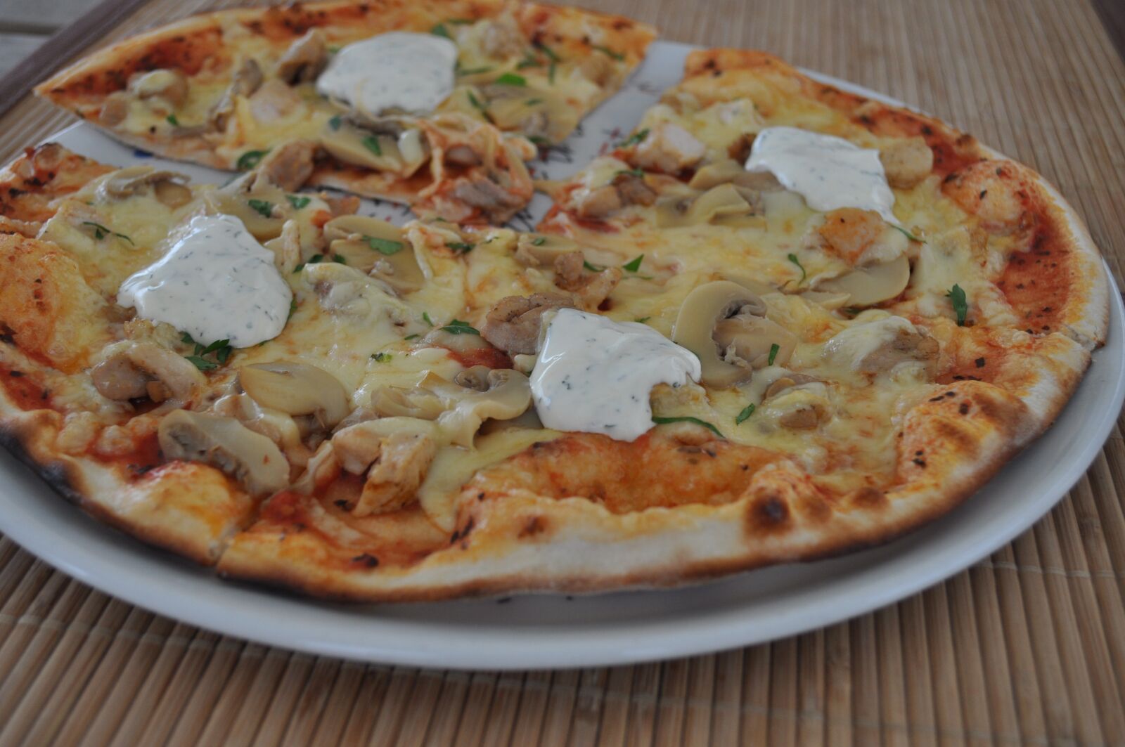 Nikon D5000 sample photo. Pizza, food, delicious photography