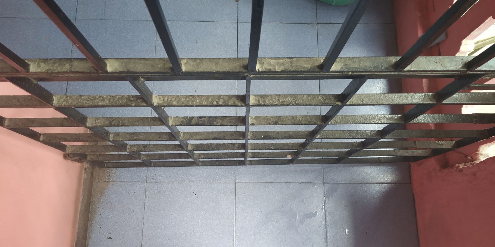 Xiaomi Redmi Note 5 Pro sample photo. Gate, blocking gate, iron photography