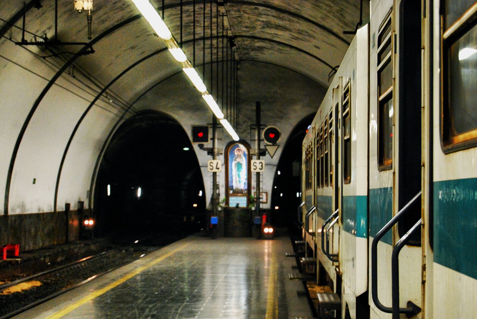 Nikon D40X sample photo. Metro, rome, saint, subway photography