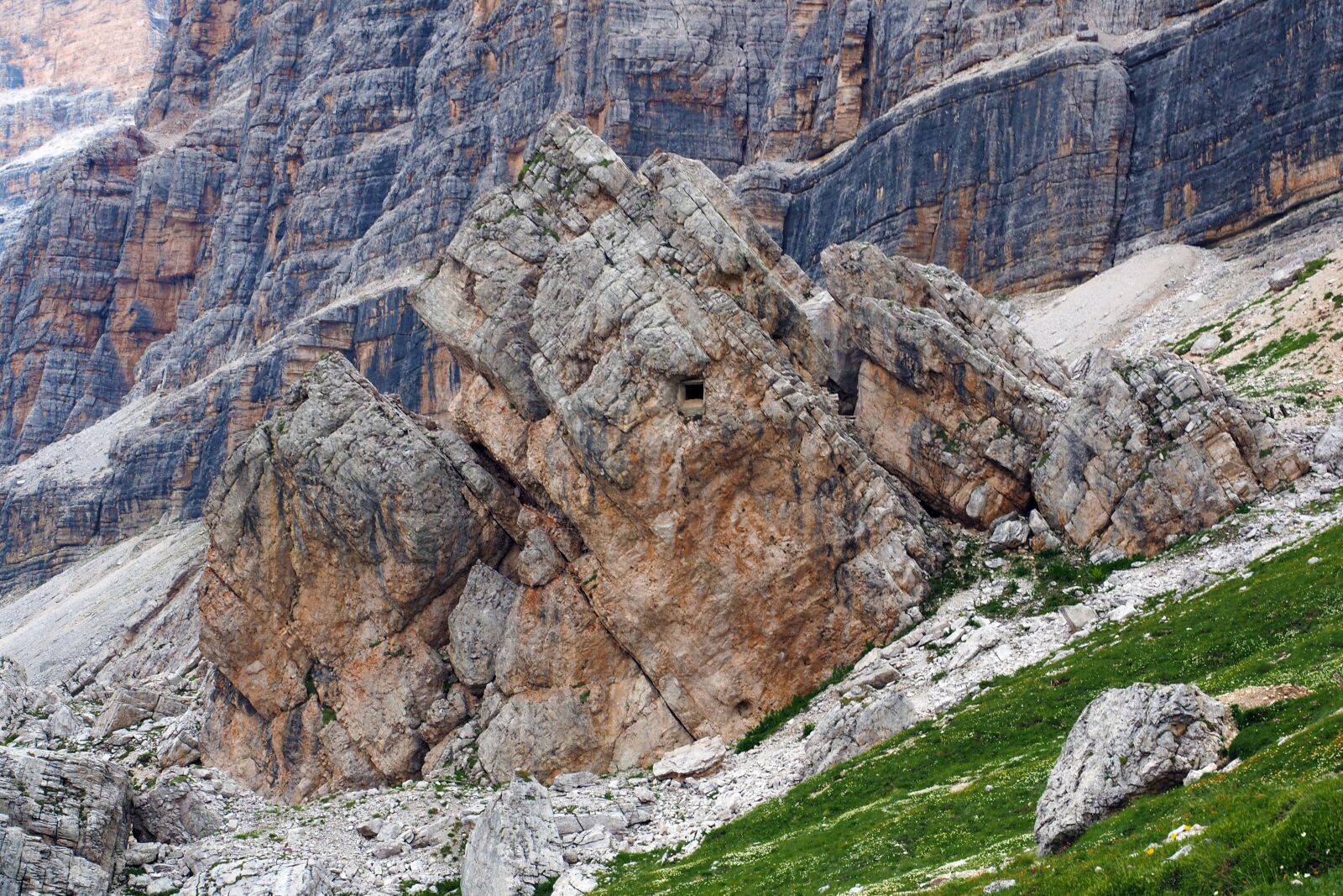Olympus OM-D E-M5 II + Olympus M.Zuiko Digital ED 12-40mm F2.8 Pro sample photo. Dolomites, rocks, alpine photography