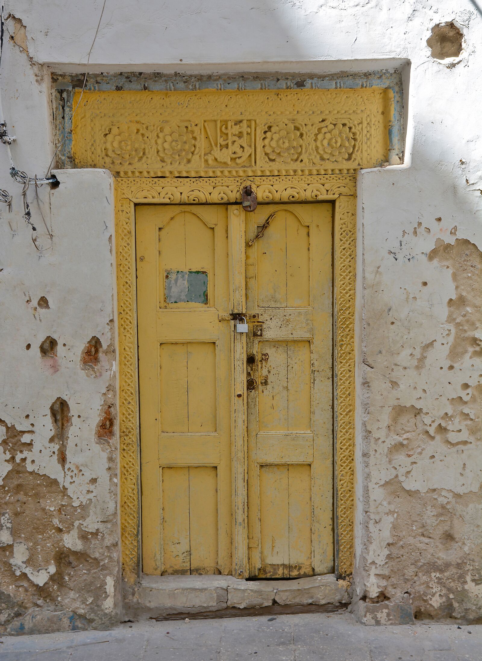 Nikon D7100 sample photo. Door, wooden door, zanzibar photography