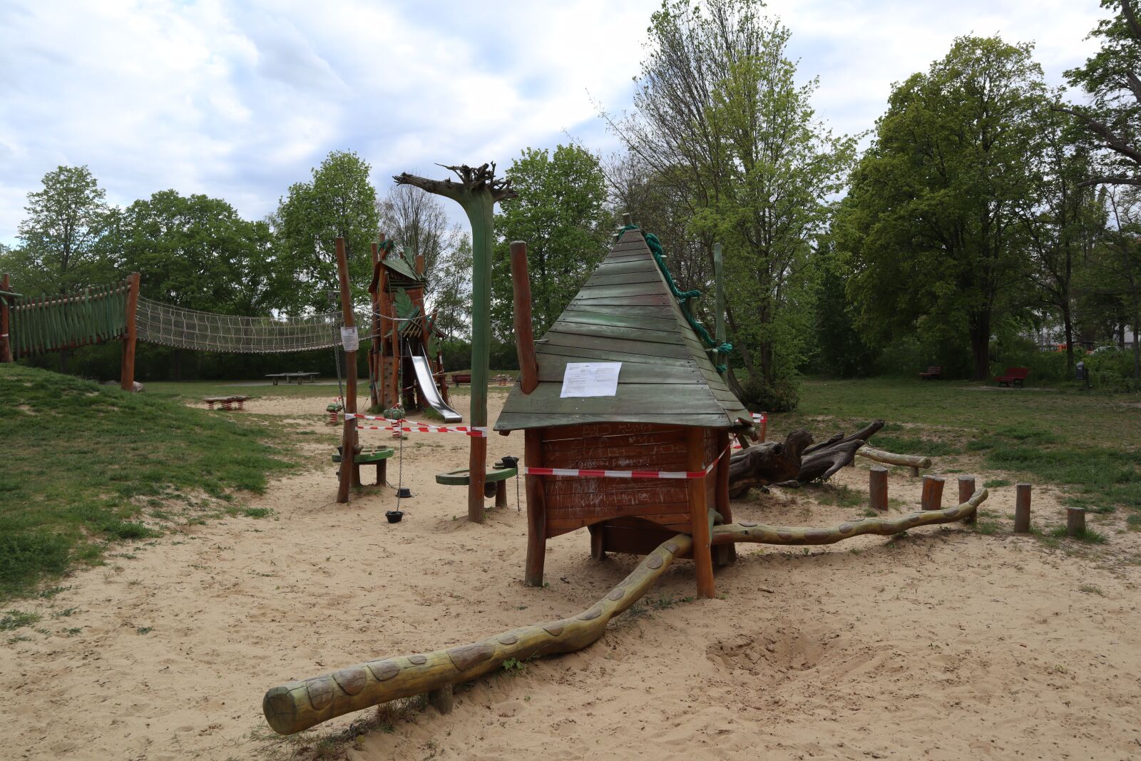 Canon EOS M50 (EOS Kiss M) sample photo. Playground, game device, kletterger photography