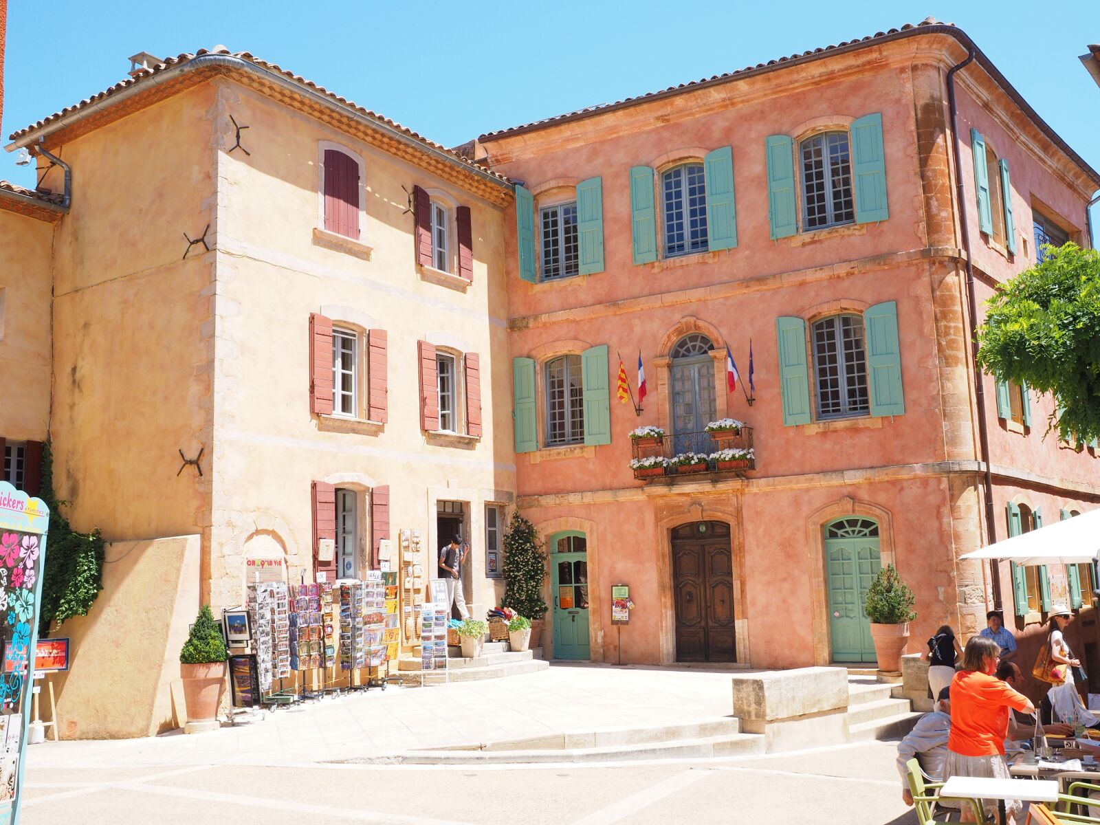 Olympus OM-D E-M1 + Olympus M.Zuiko Digital ED 12-40mm F2.8 Pro sample photo. Roussillon, community, village photography