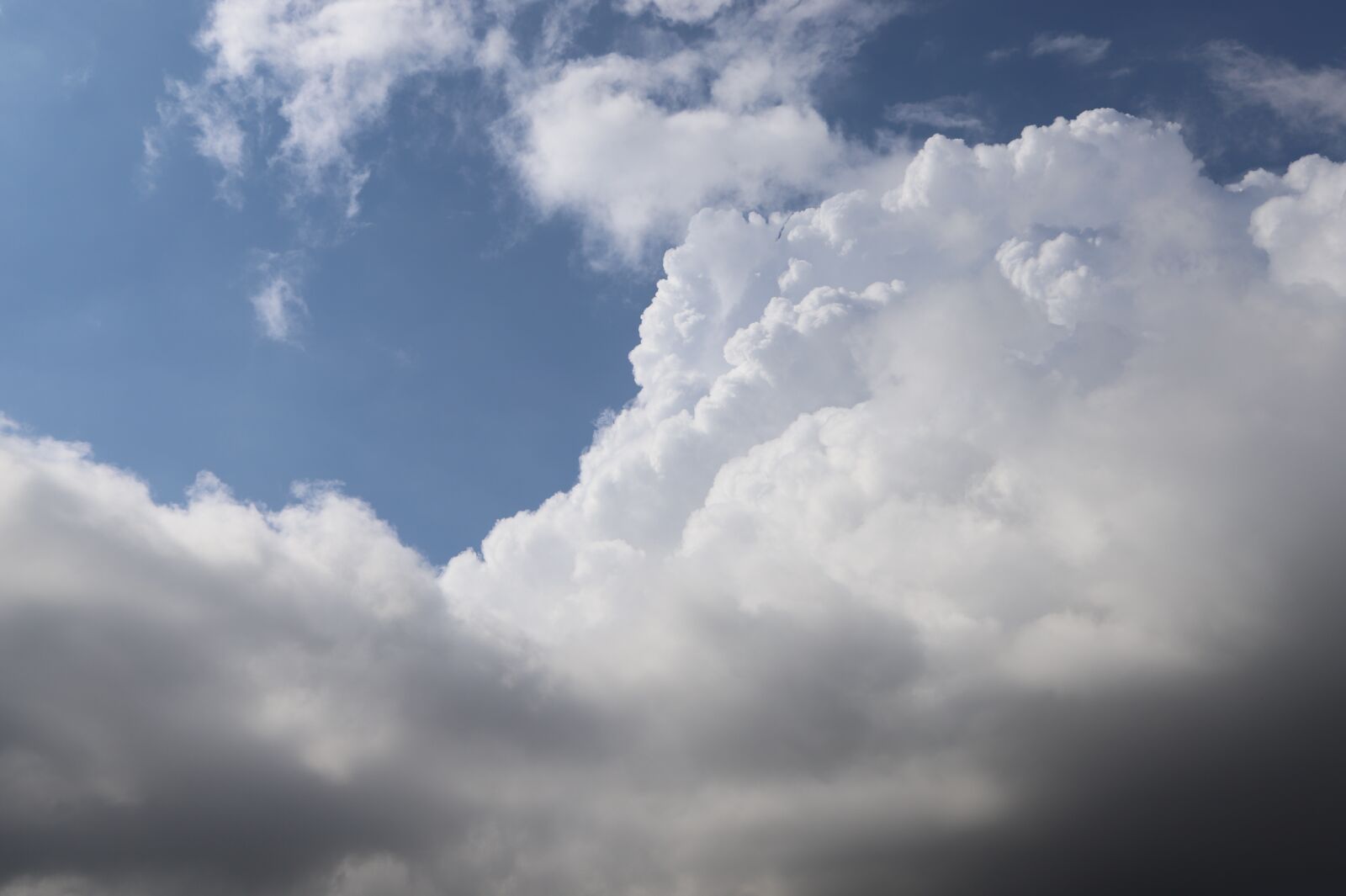 Canon EOS 6D Mark II sample photo. Clouds, sky, blue photography