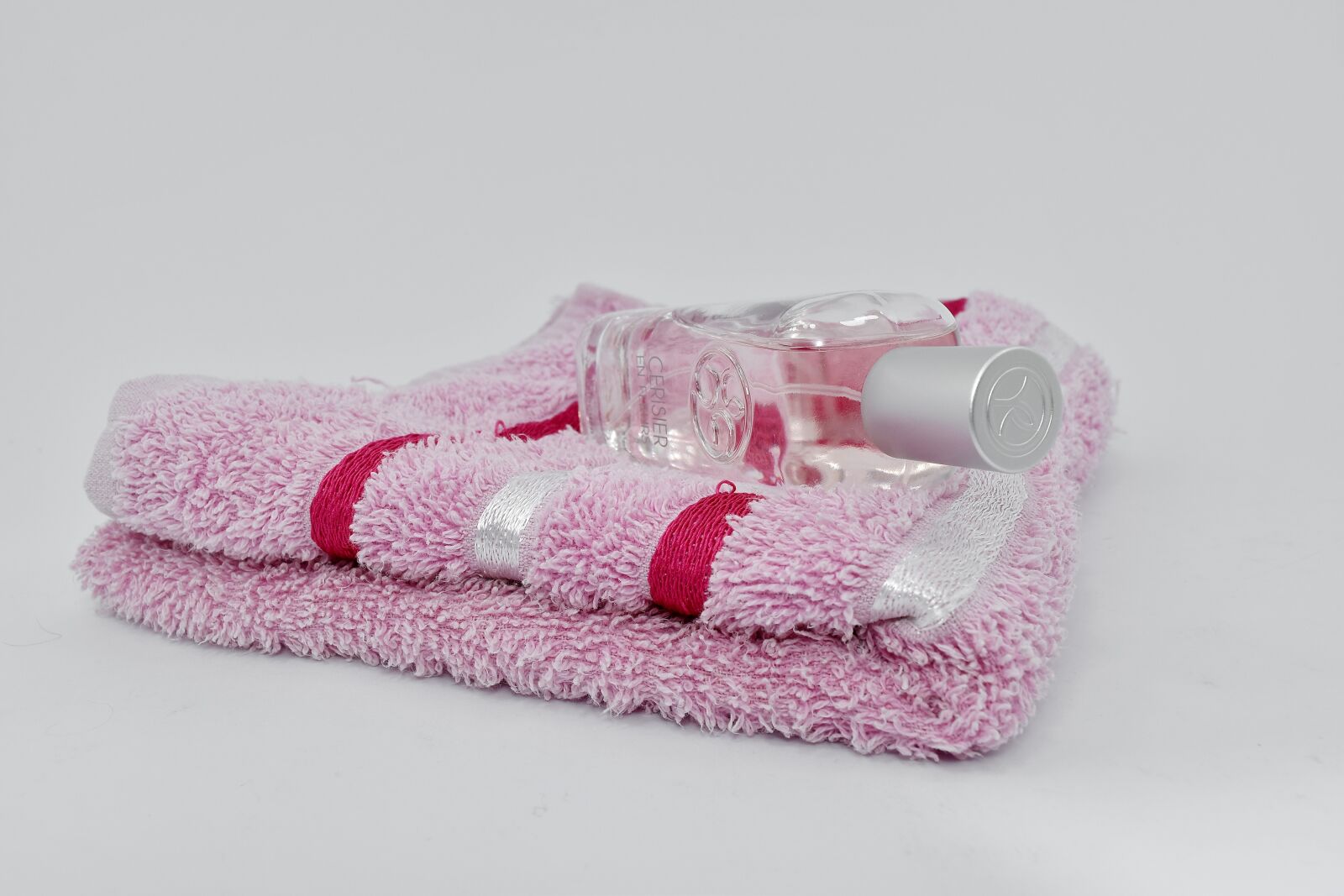 Nikon D5500 sample photo. Bottle, hygiene, perfume, towel photography