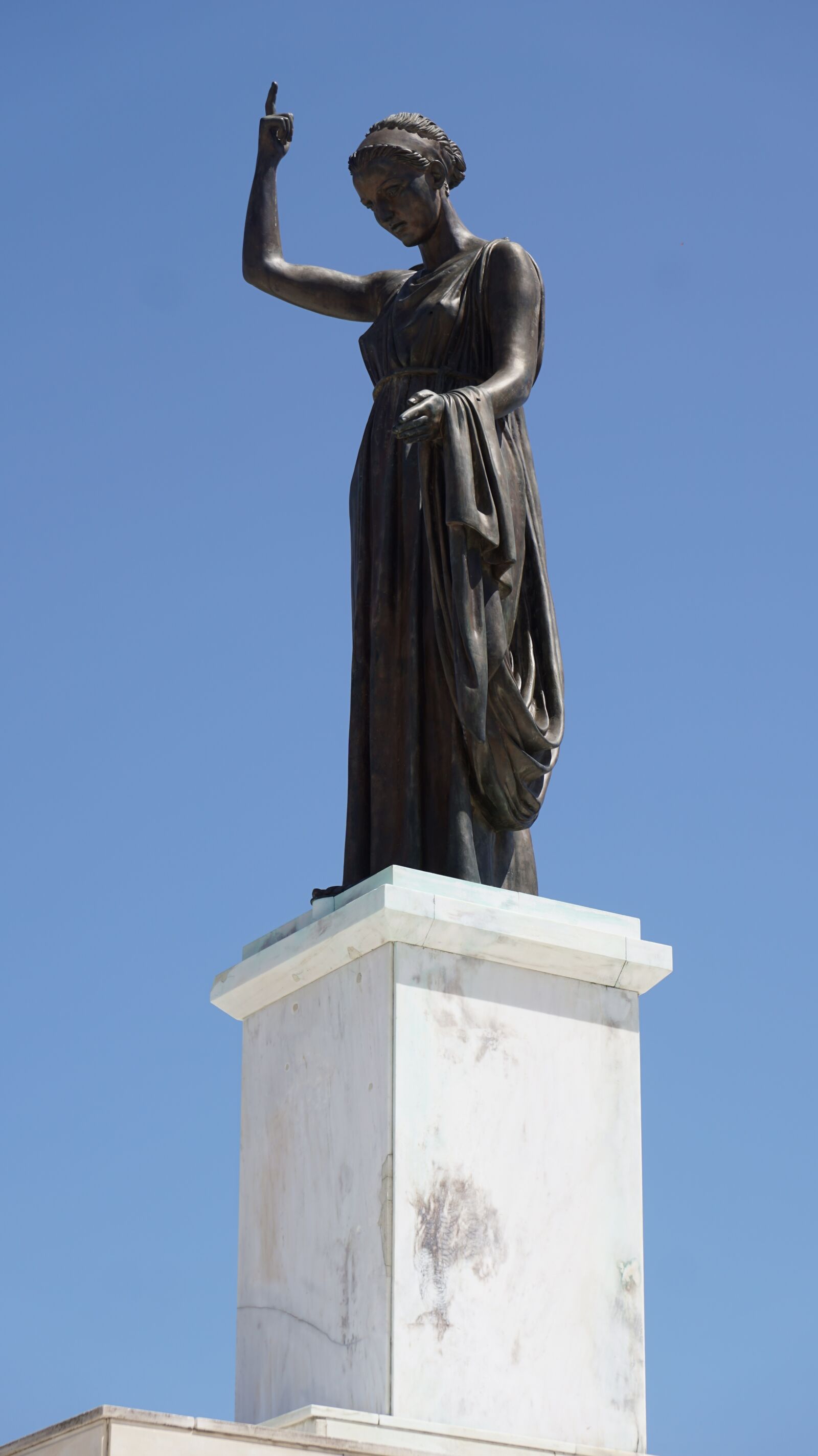 Sony a6000 + Sony Vario-Tessar T* E 16-70mm F4 ZA OSS sample photo. Monument, cyprus, woman photography