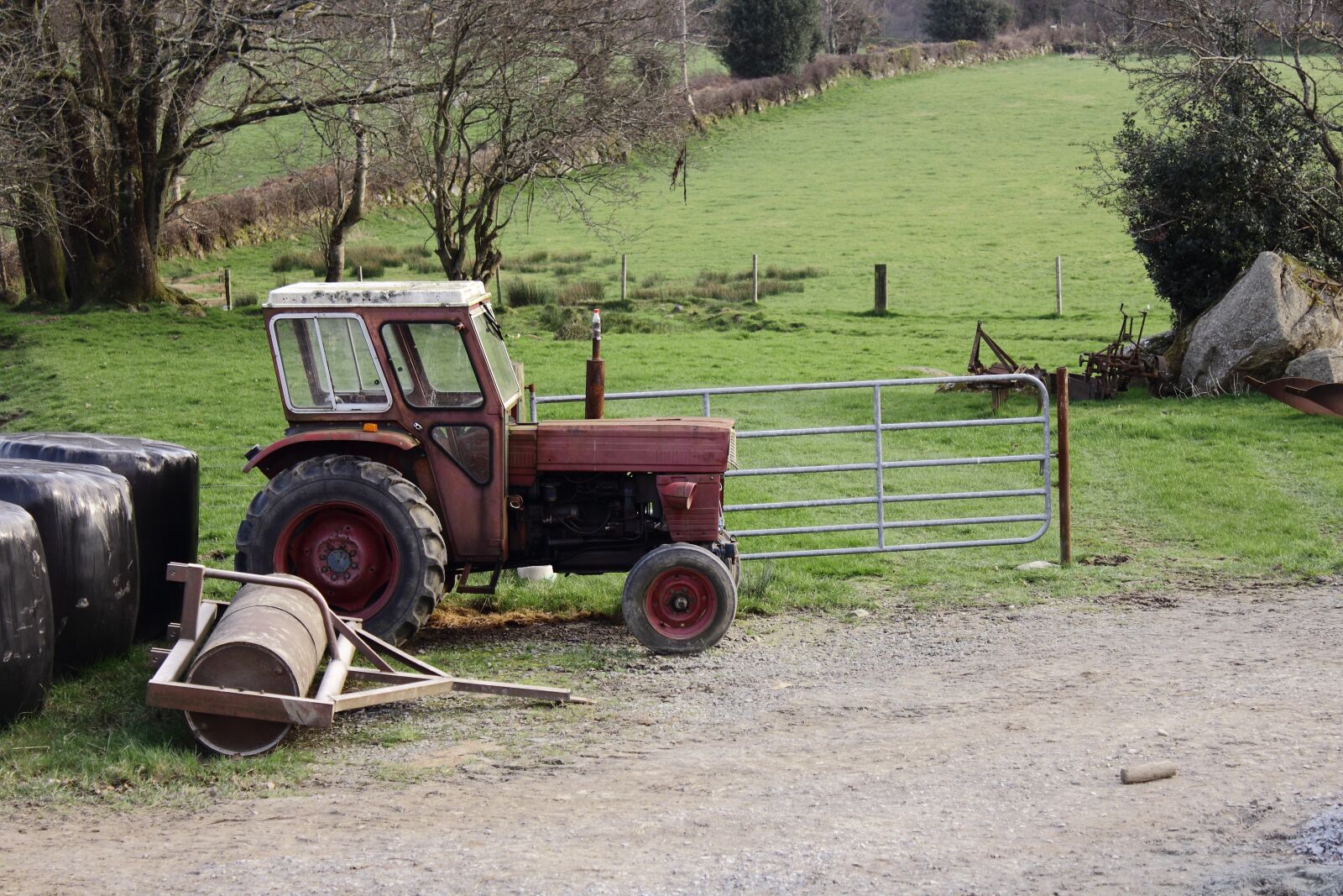 Canon EOS 550D (EOS Rebel T2i / EOS Kiss X4) sample photo. Tractor, farm, agriculture photography