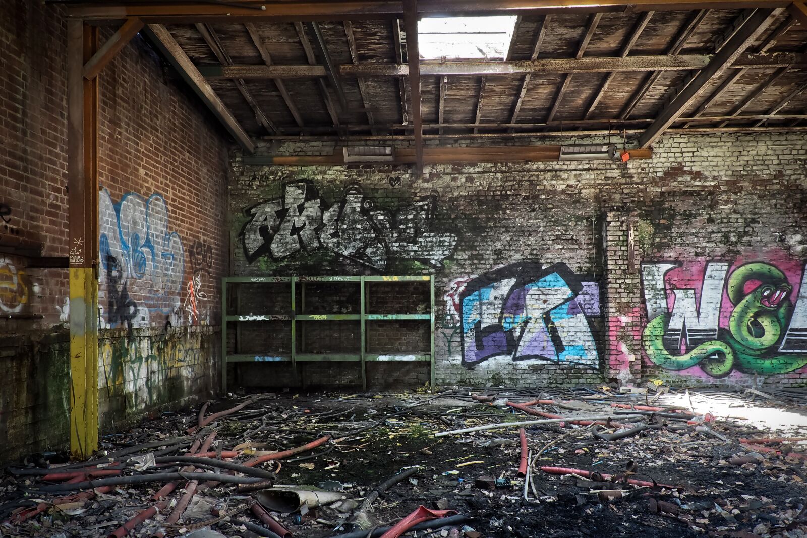 Olympus OM-D E-M10 sample photo. Lost places, rooms, abandoned photography