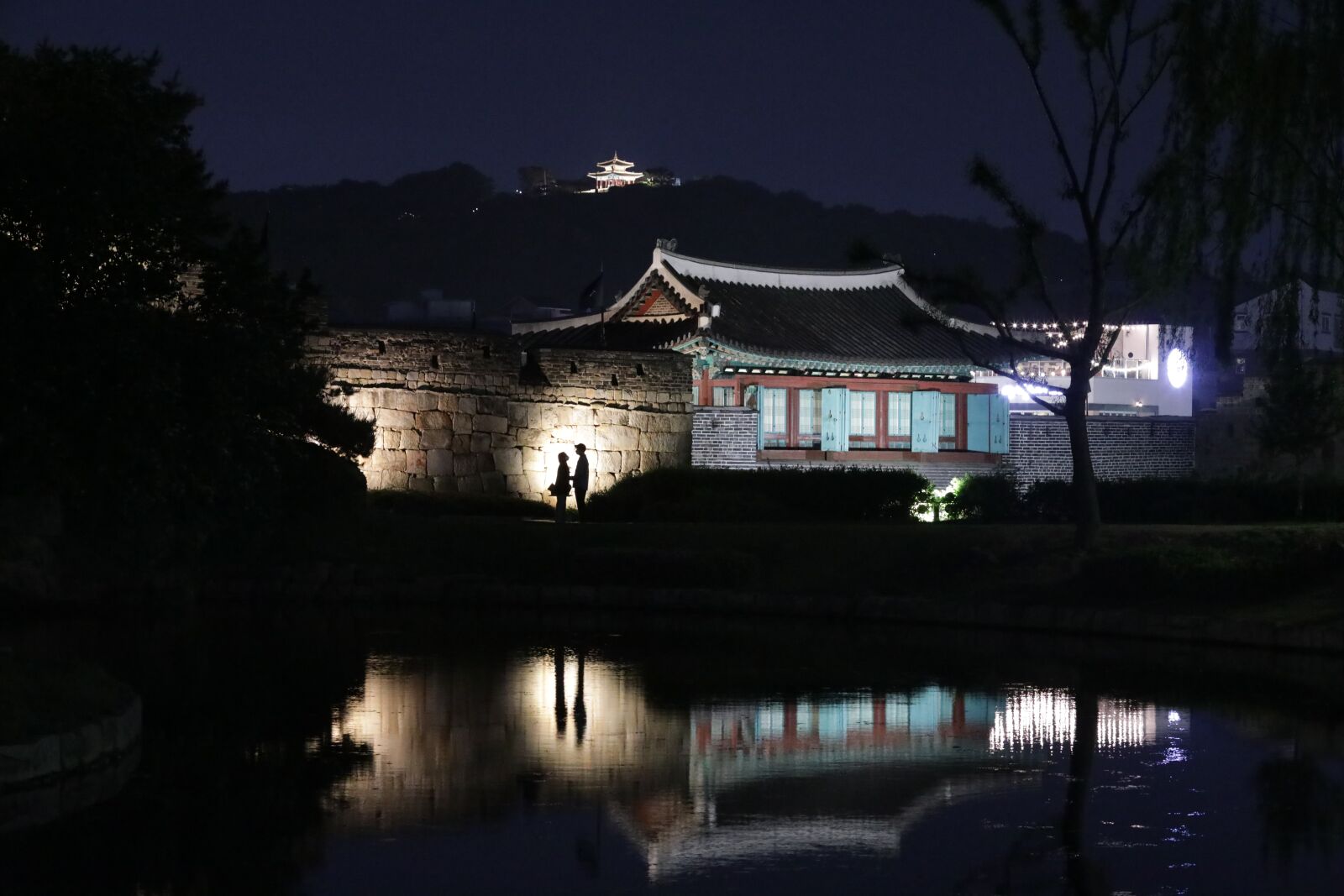 Canon EOS 5D Mark IV sample photo. Night view, suwon hwaseong photography