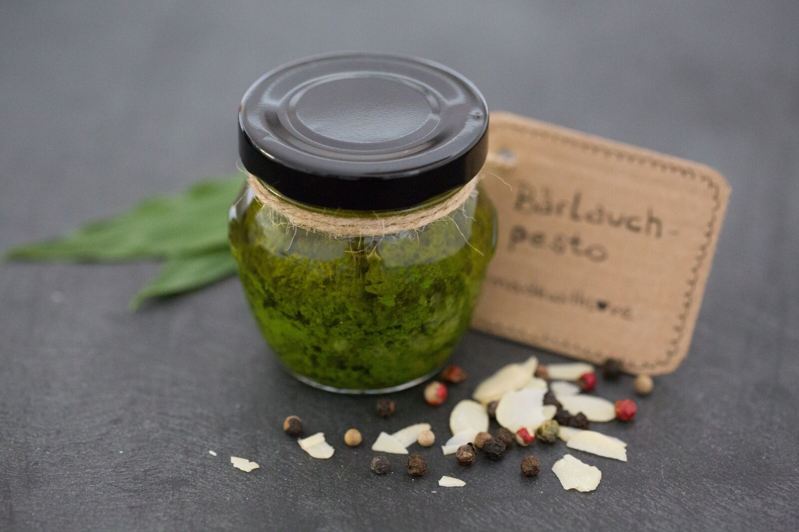 Canon EF 100mm F2.8L Macro IS USM sample photo. Pesto, bear's garlic, herbs photography