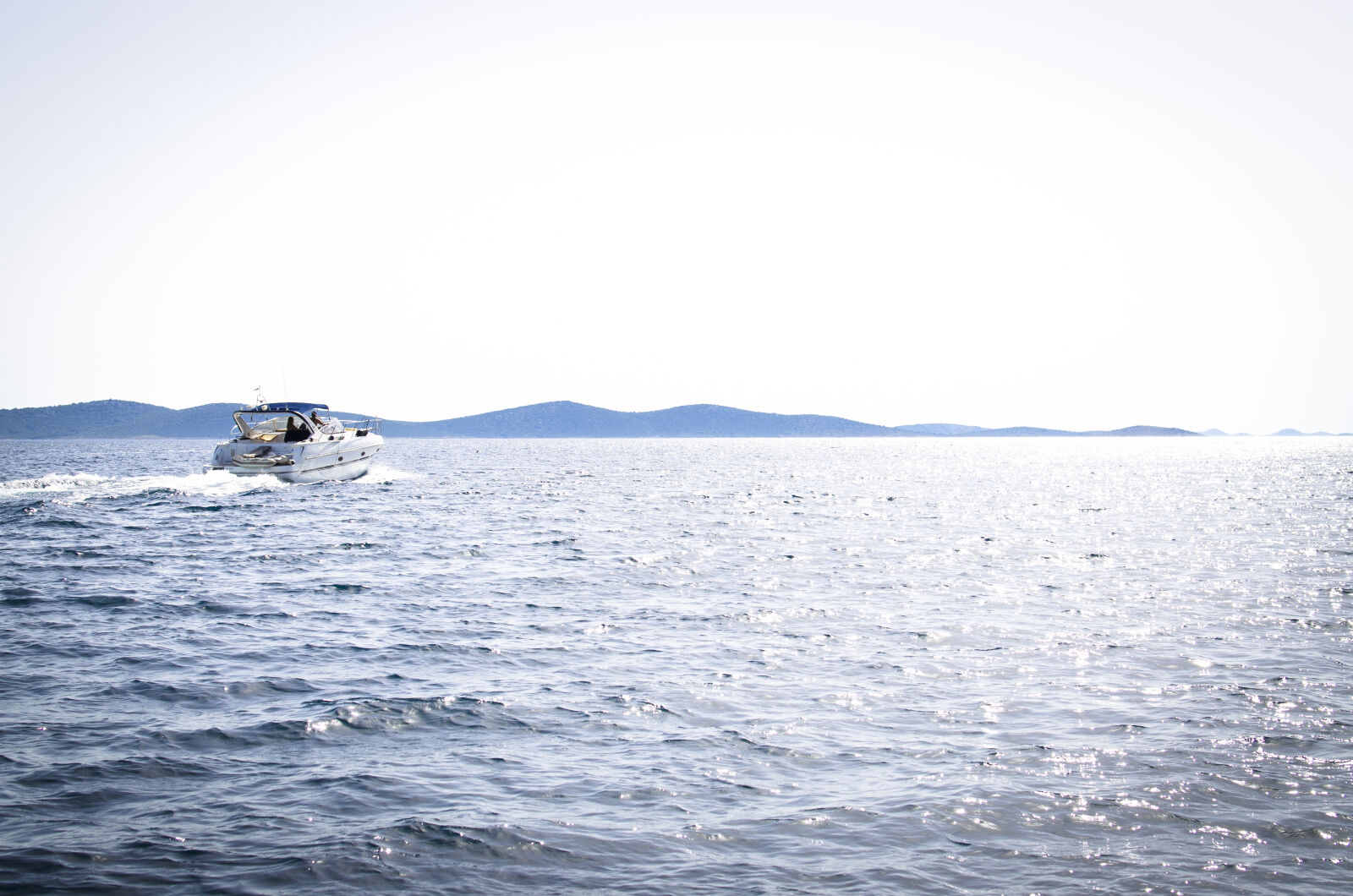Nikon D5100 + Nikon AF-S DX Nikkor 35mm F1.8G sample photo. Background, blue, boat, color photography