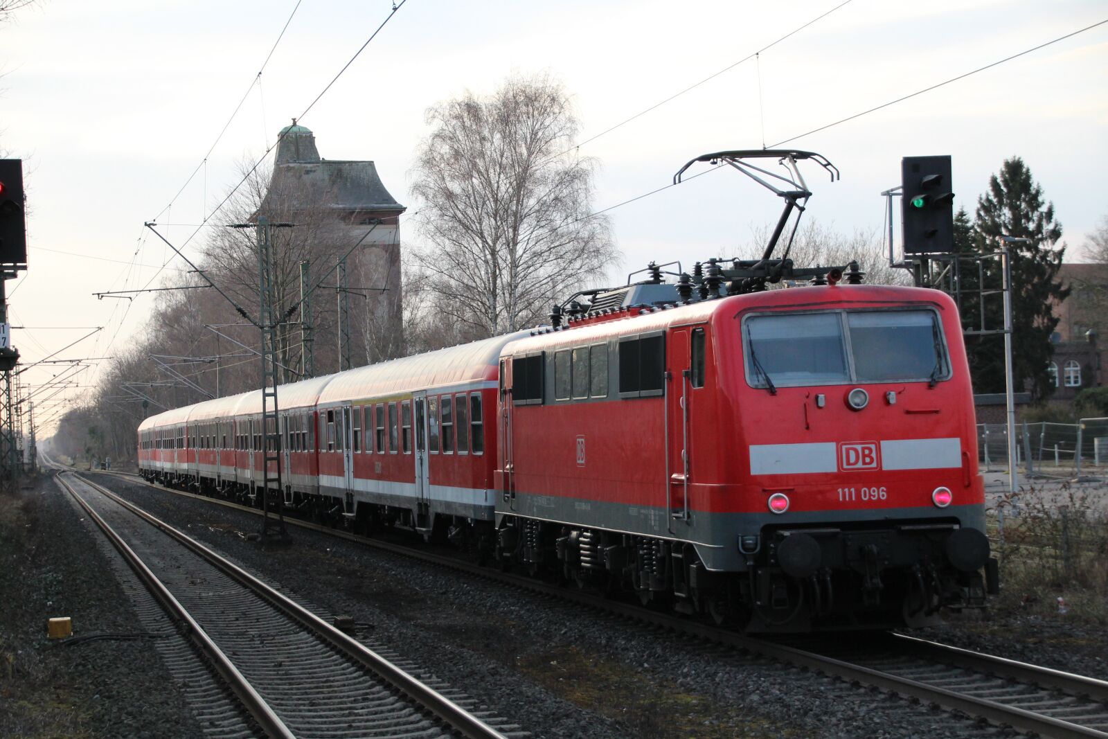 Canon EOS 1300D (EOS Rebel T6 / EOS Kiss X80) sample photo. Train, railway, transport system photography