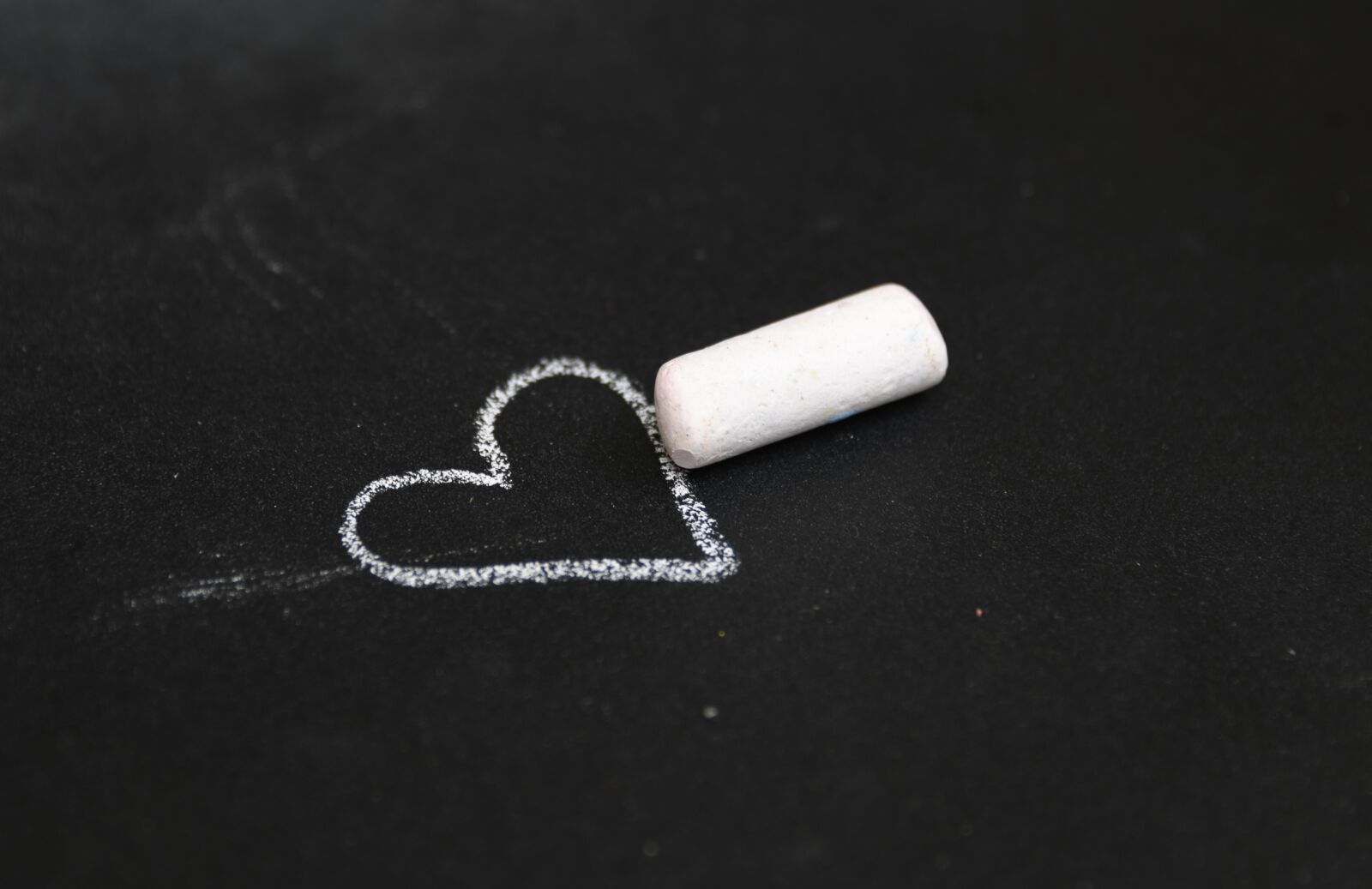 Nikon D850 sample photo. Heart, chalk, drawing photography