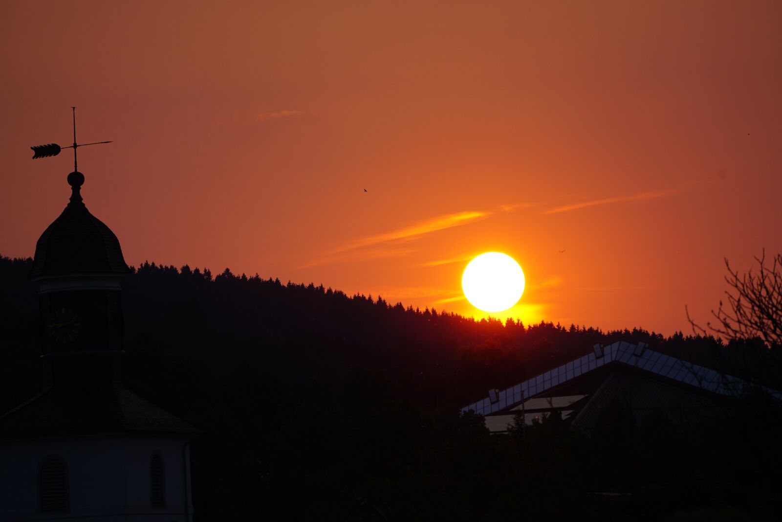 Sony E 55-210mm F4.5-6.3 OSS sample photo. Sunset, evening sun, nature photography