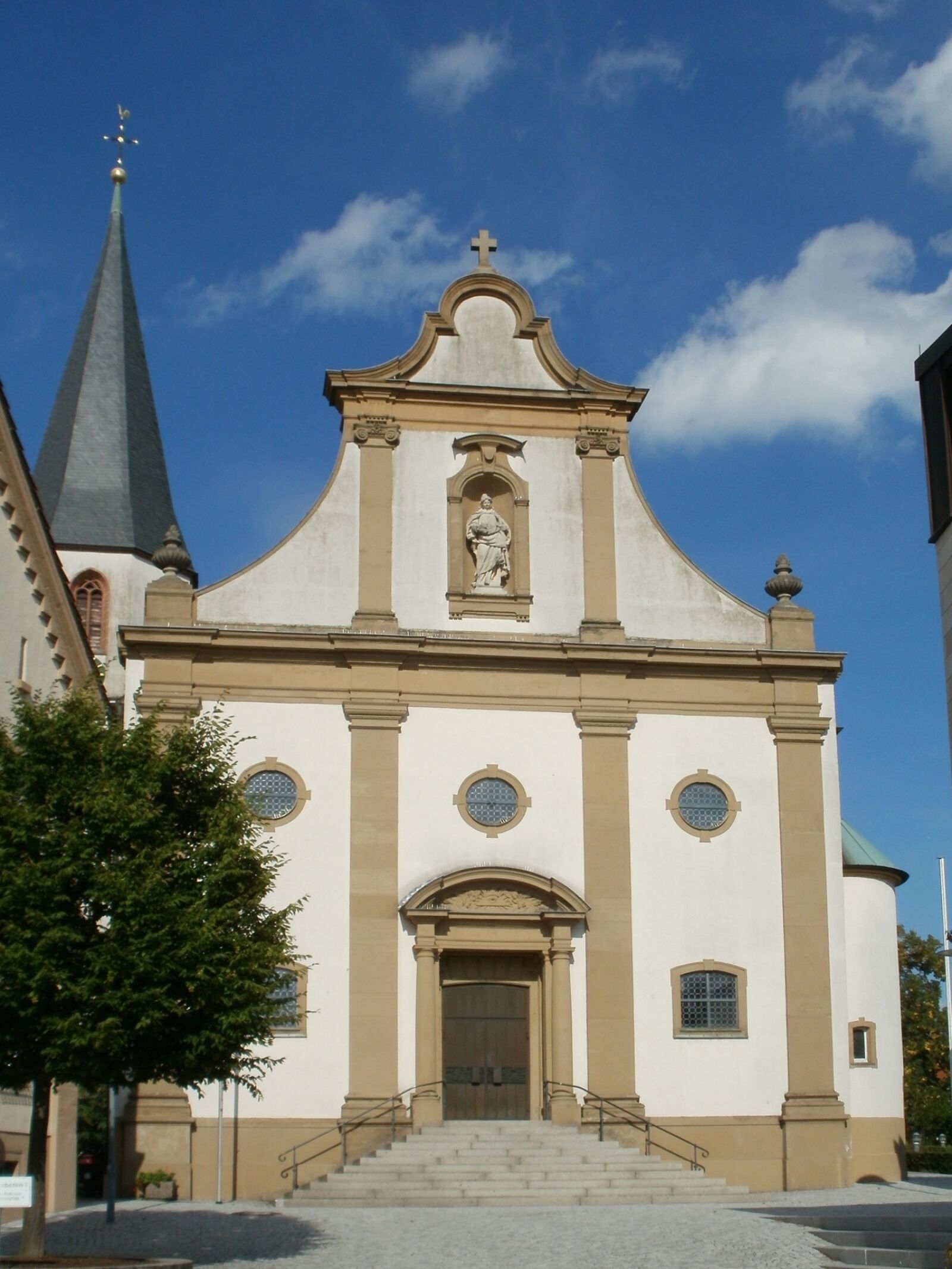 Olympus FE47,X43 sample photo. Church, front, st juliana photography
