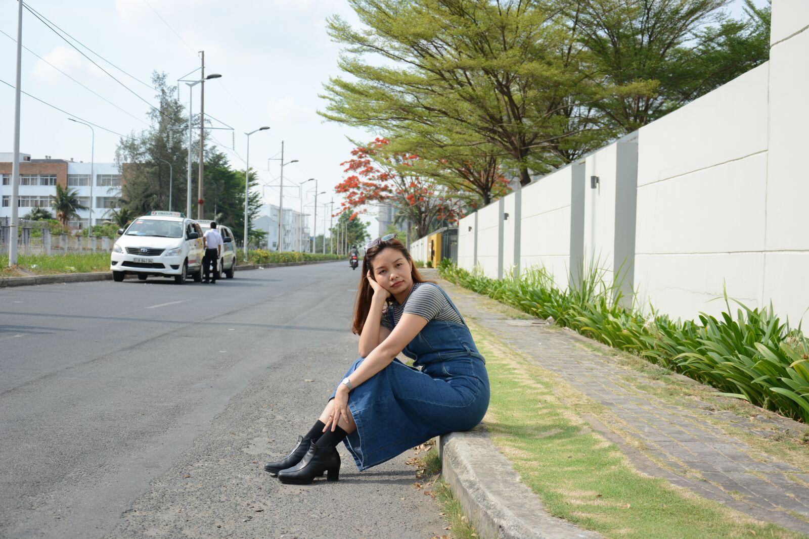 Nikon D7100 sample photo. Scene, jeans skirt, boots photography