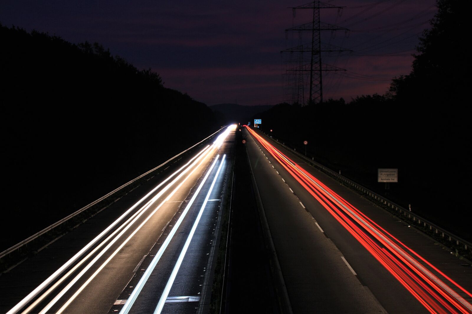 18-300mm F3.5-6.3 DC MACRO OS HSM | Contemporary 014 sample photo. Long exposure, lights, highway photography