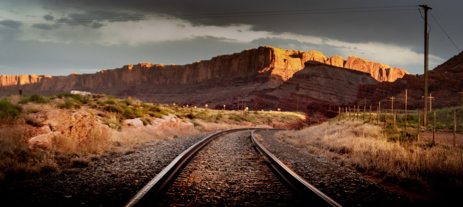 Canon EOS 750D (EOS Rebel T6i / EOS Kiss X8i) sample photo. Moab, utah, tracks photography