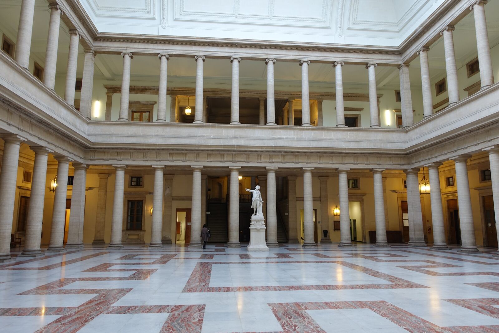 Sony Cyber-shot DSC-RX100 III sample photo. Columns, marble, architecture photography