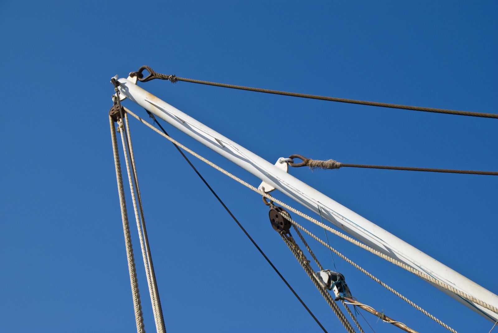 Nikon D60 sample photo. Direct, rope, boat photography