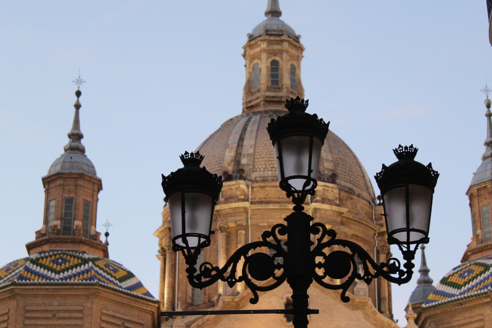 Canon EOS 1200D (EOS Rebel T5 / EOS Kiss X70 / EOS Hi) sample photo. Zaragoza, spain, lantern photography