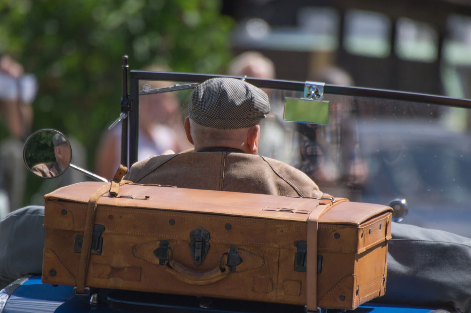 Pentax K-3 sample photo. Human, man, luggage photography