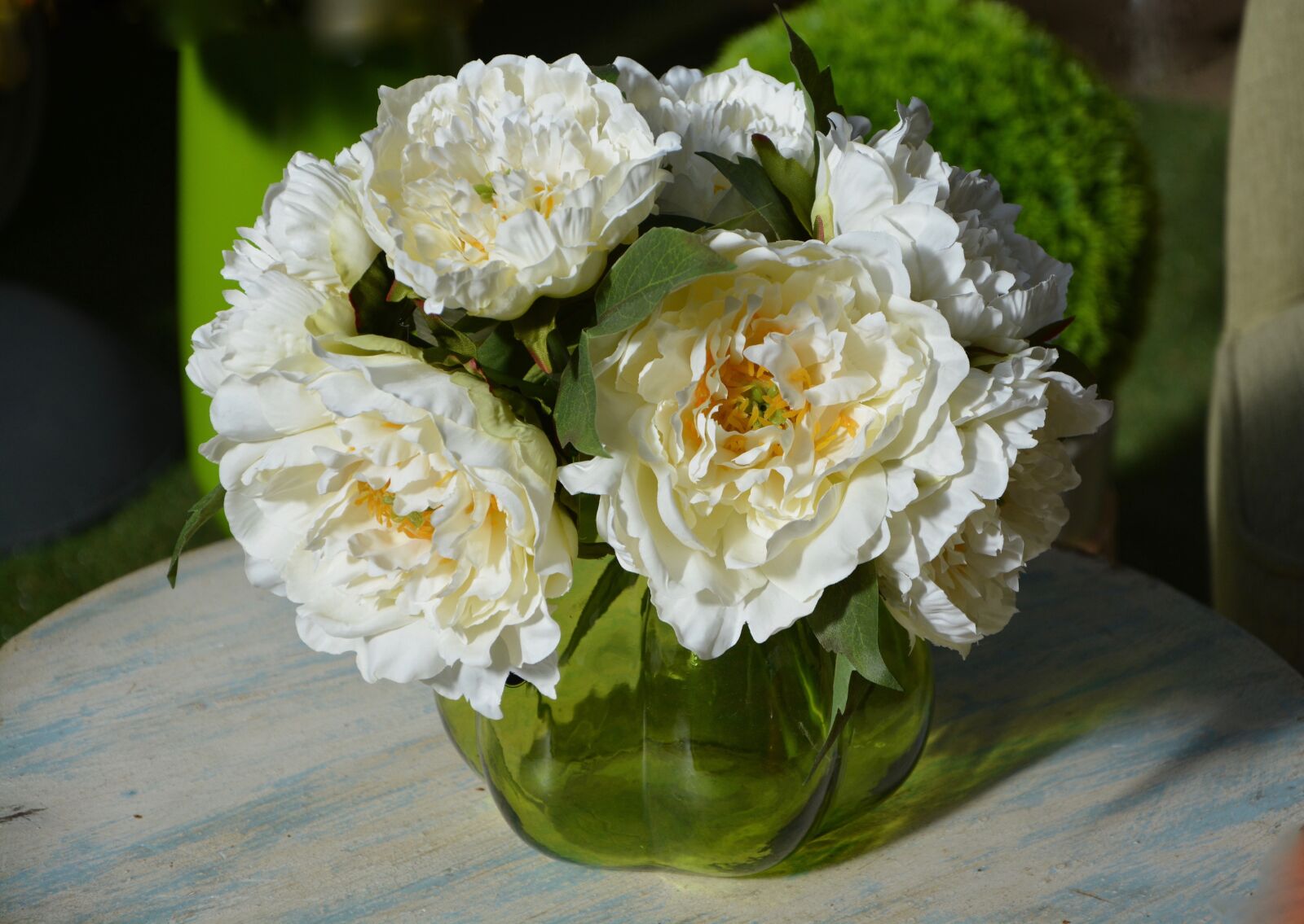 Nikon D5200 sample photo. Flowers vase, white flowers photography