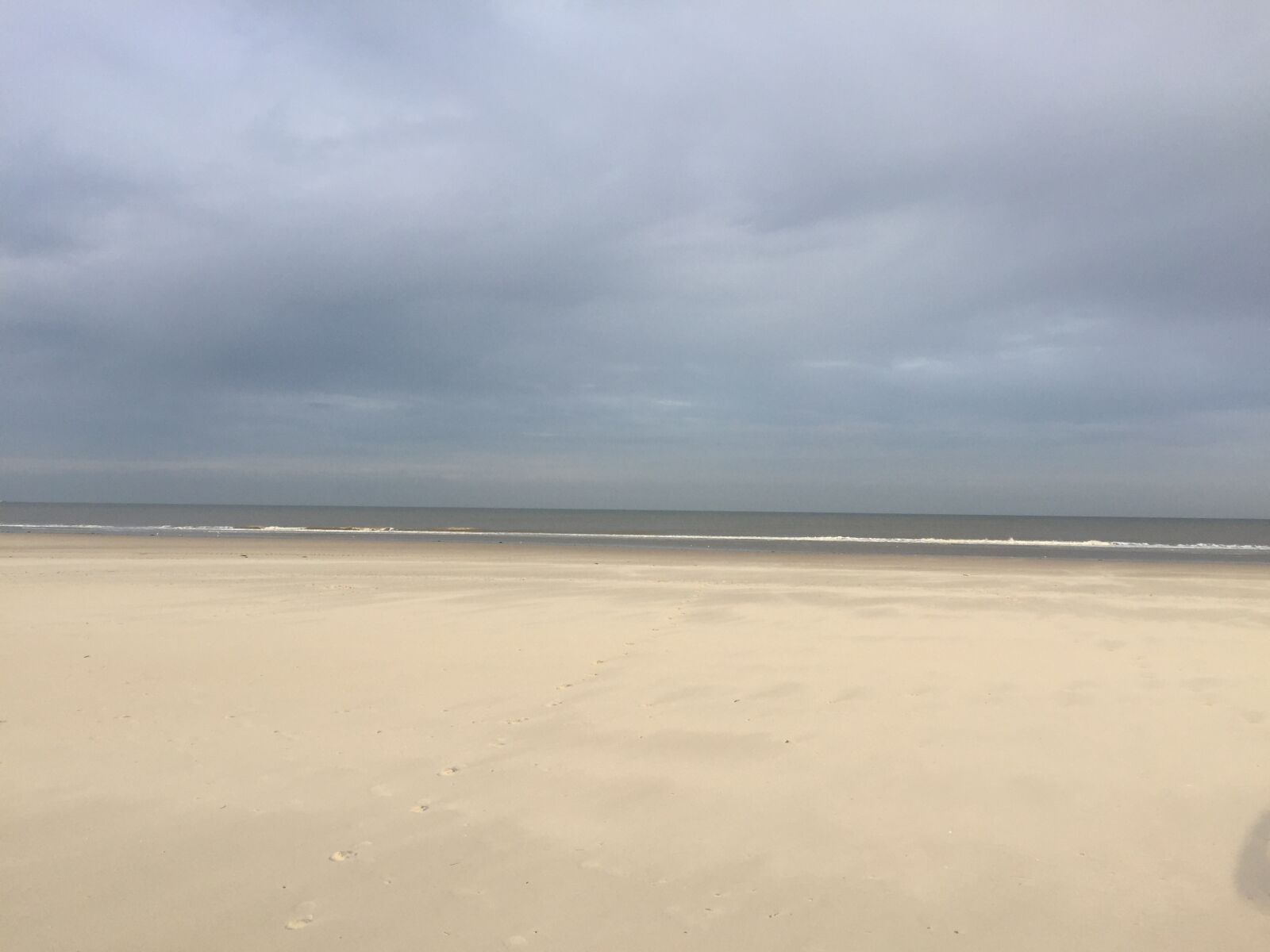 iPhone 6 back camera 4.15mm f/2.2 sample photo. Beach, sand, sky photography