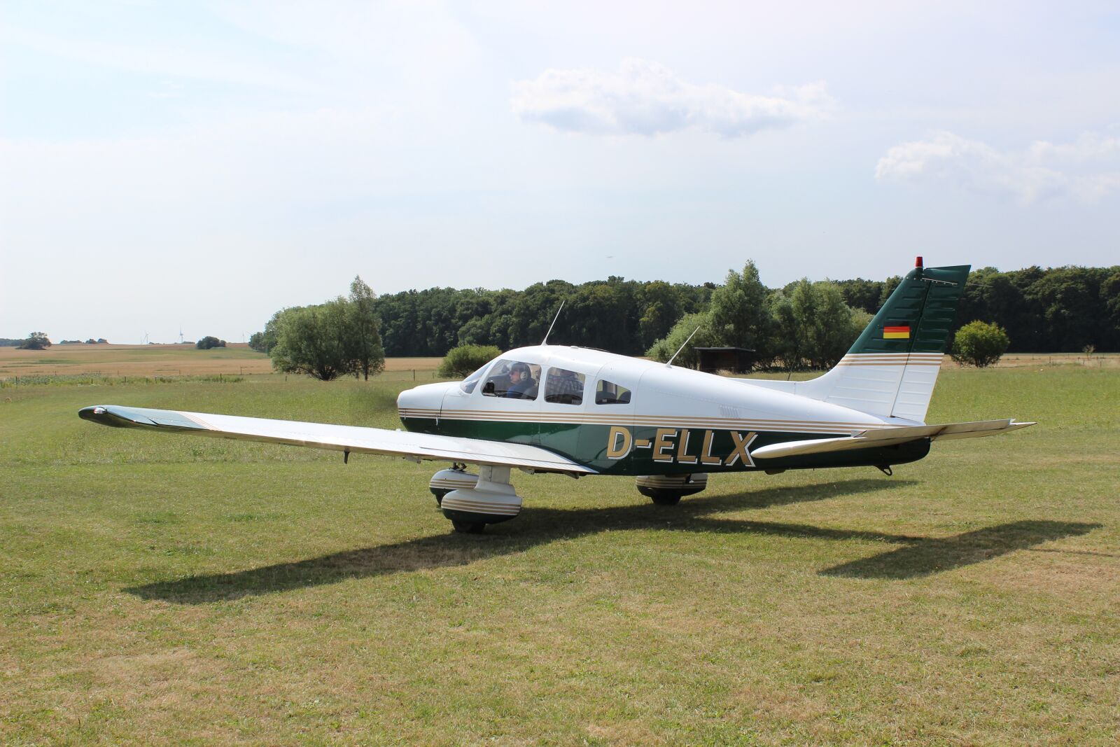 Canon EOS 600D (Rebel EOS T3i / EOS Kiss X5) sample photo. Aircraft, start, ready to photography