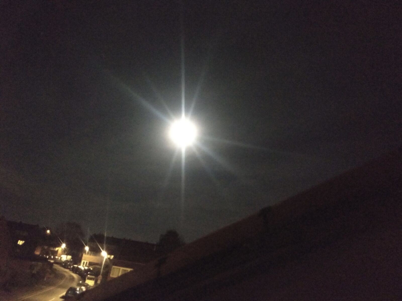 Motorola Moto G (5) Plus sample photo. Moonlight, night-time, rooftops photography