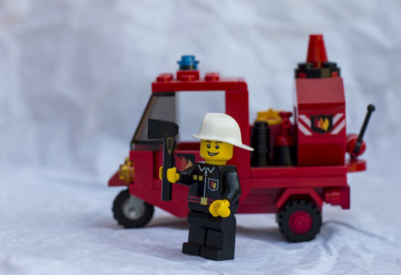 Canon EOS 70D + Canon EF 50mm F1.4 USM sample photo. Firemen, lego, fire photography
