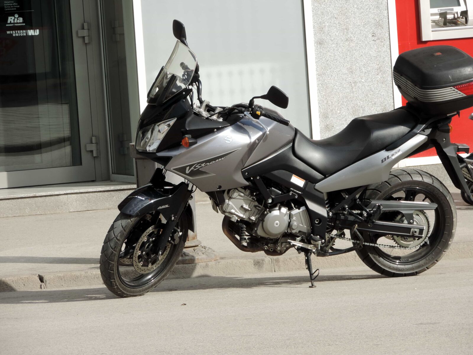 Nikon Coolpix P520 sample photo. Seat, motor, motorcycle, moped photography