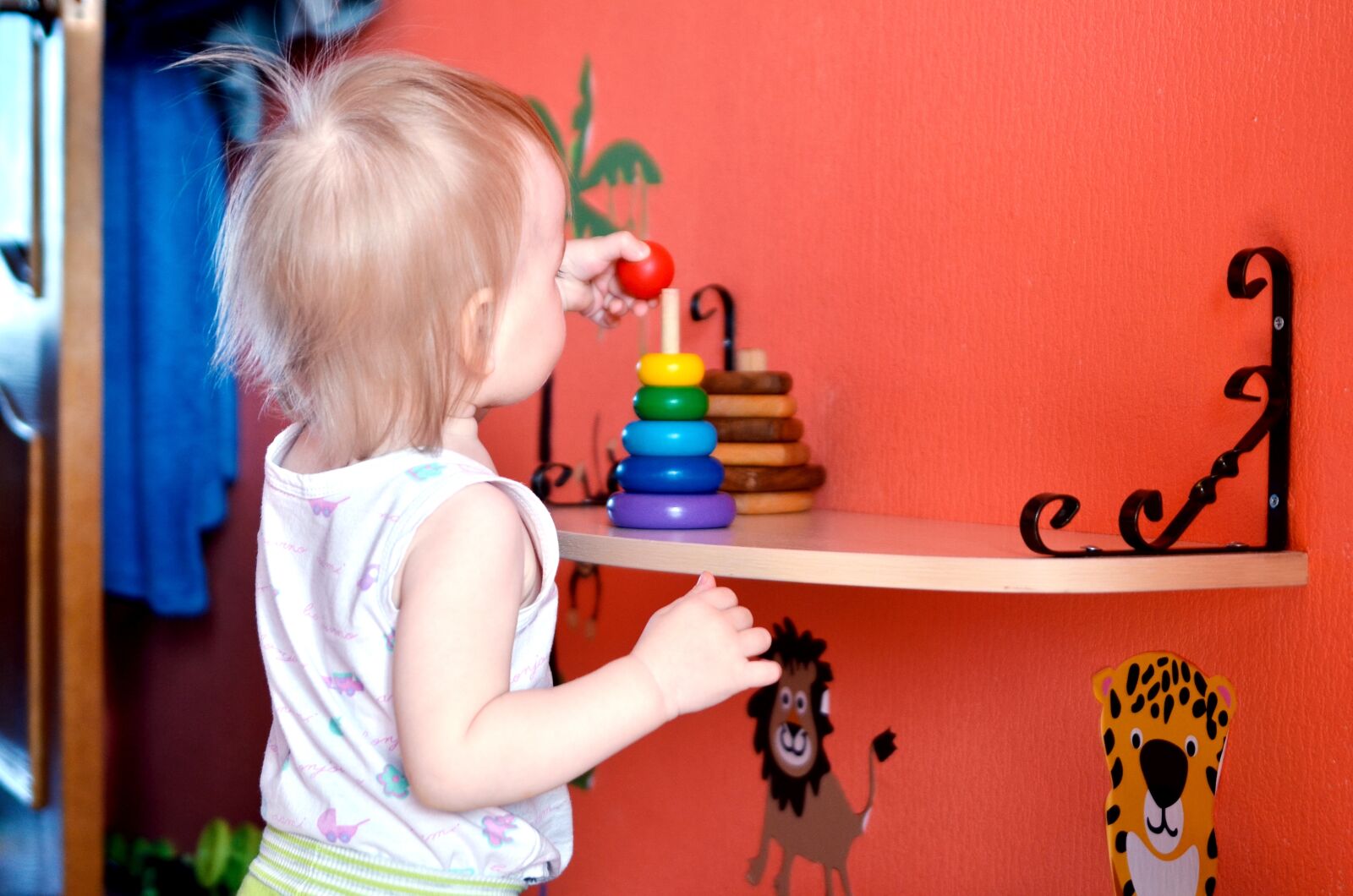 Nikon D7000 sample photo. Baby, plays, pyramid photography