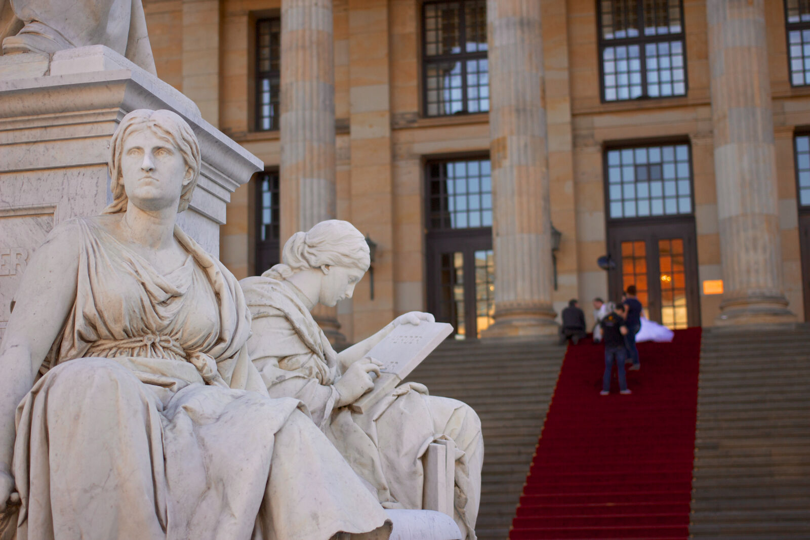 Canon EOS 650D (EOS Rebel T4i / EOS Kiss X6i) + Canon EF 40mm F2.8 STM sample photo. Monument, museum photography