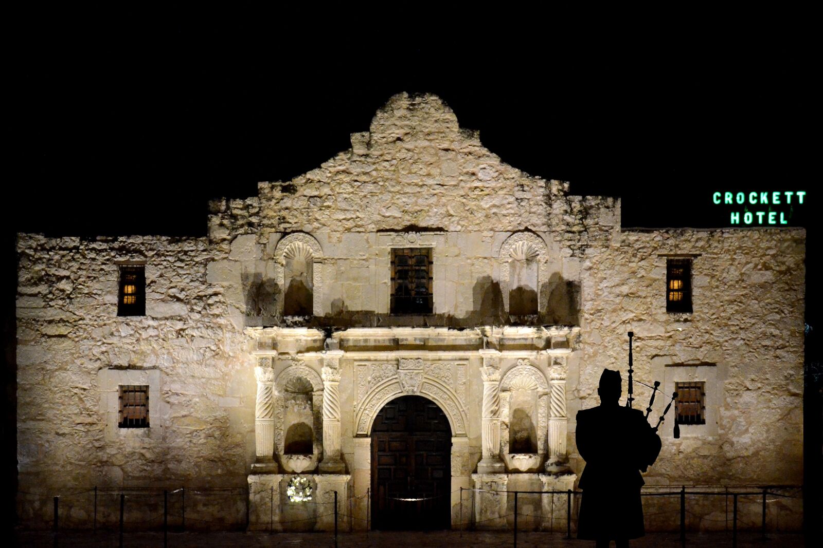 Nikon D7000 sample photo. Alamo, bagpipes, piper photography