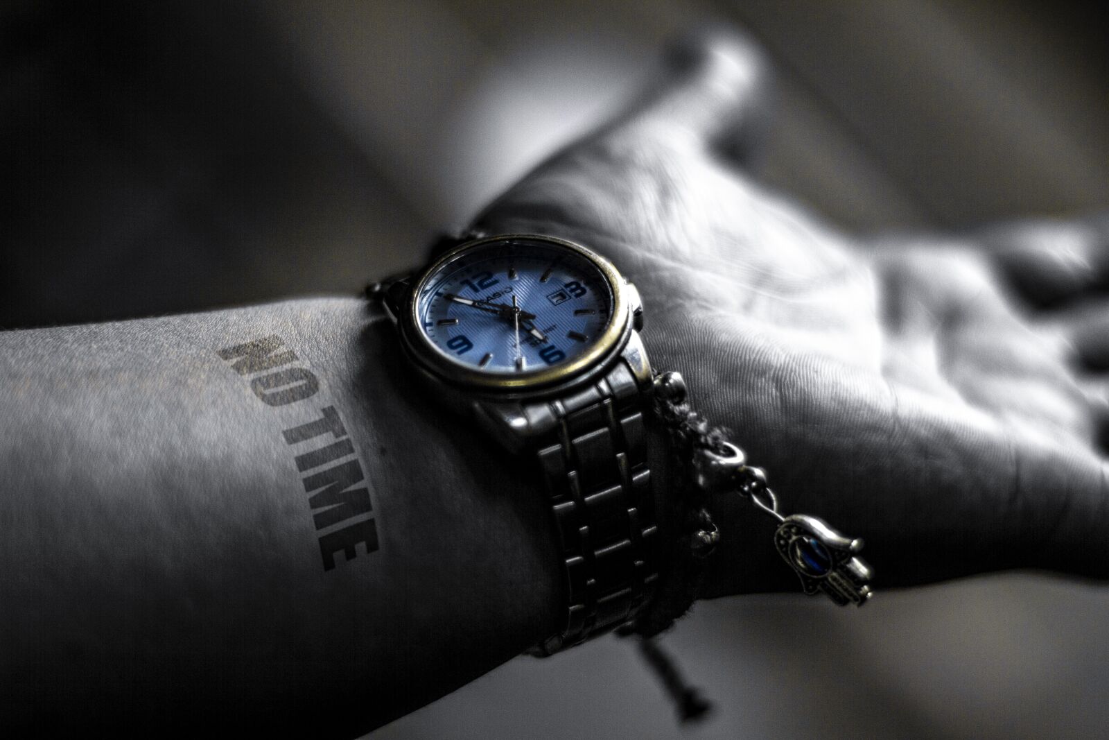Canon EOS 550D (EOS Rebel T2i / EOS Kiss X4) sample photo. Clock, hand, time photography