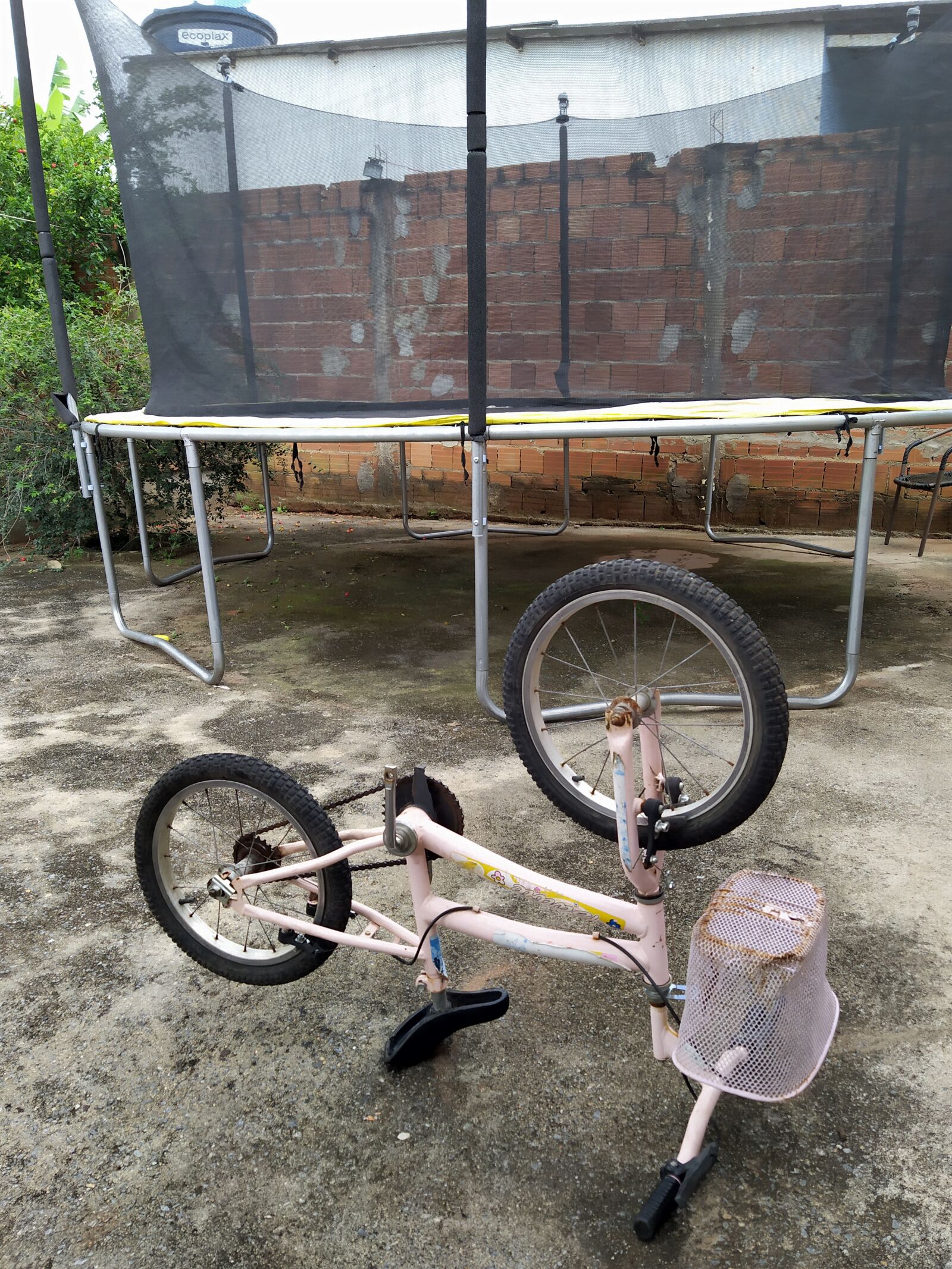 Xiaomi Redmi Note 7 sample photo. Bike, maintenance, bounce house photography