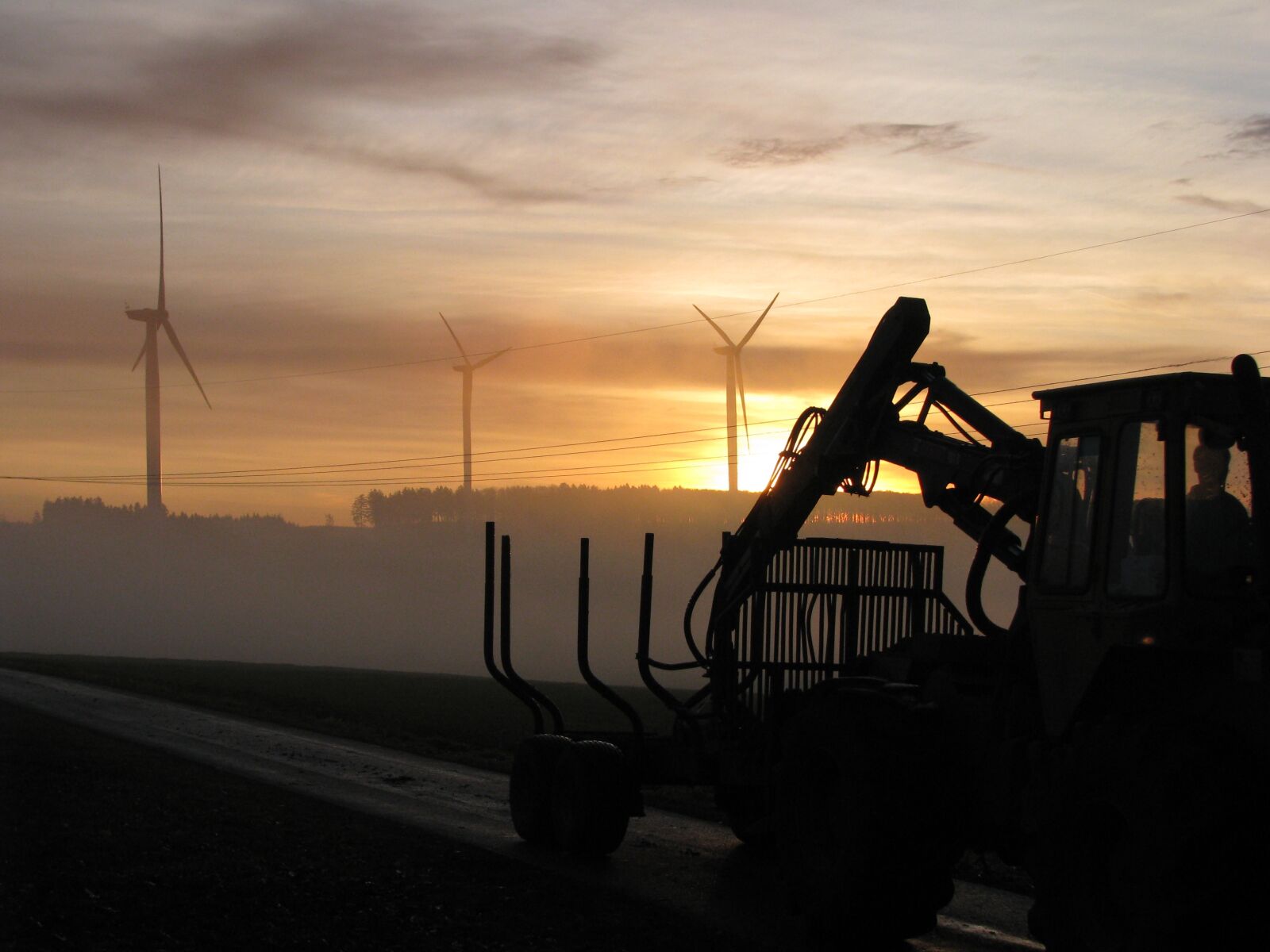 Canon POWERSHOT S5 IS sample photo. Sunrise, starting work, agriculture photography