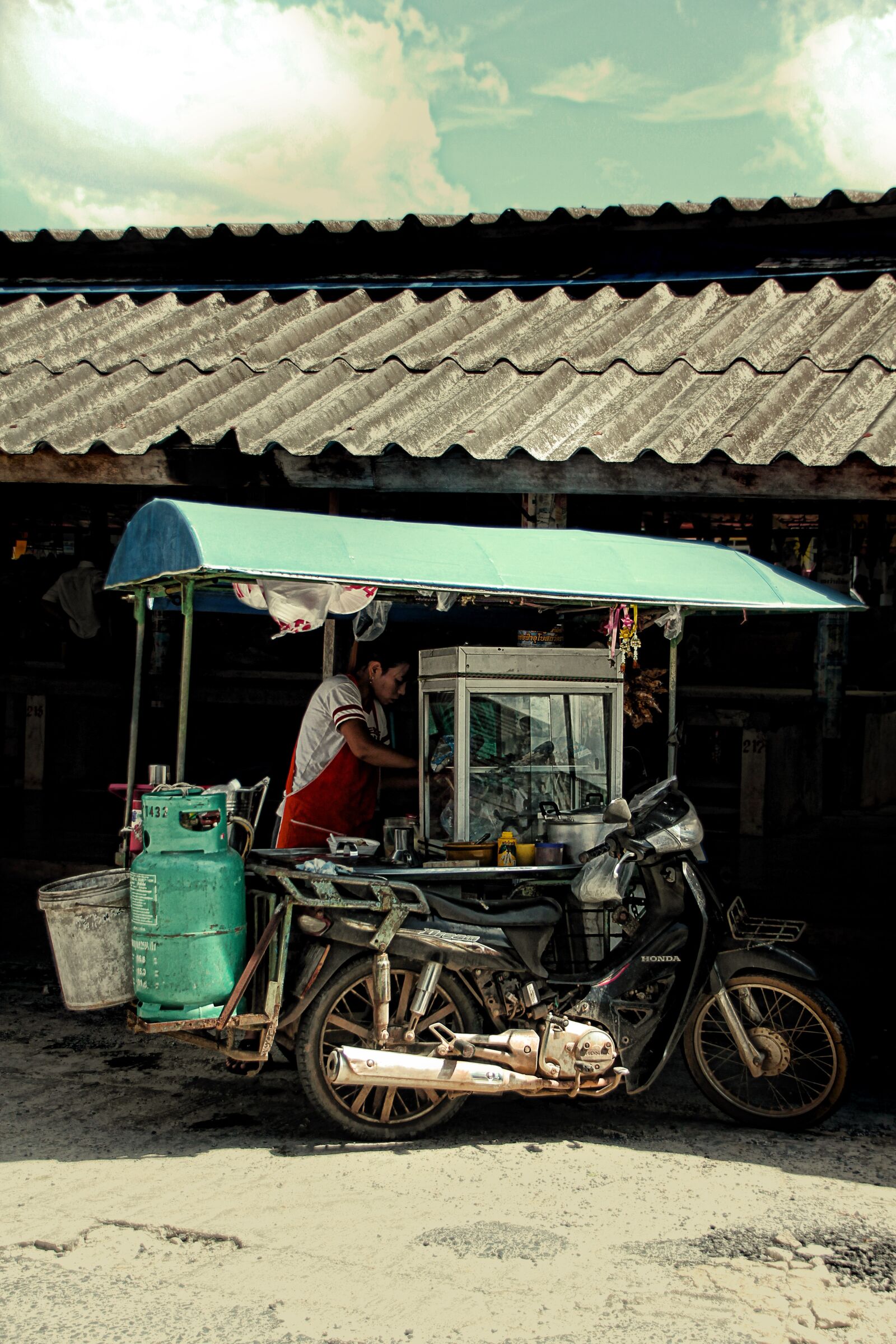 Canon EOS 550D (EOS Rebel T2i / EOS Kiss X4) sample photo. Thailand, food stall, eat photography