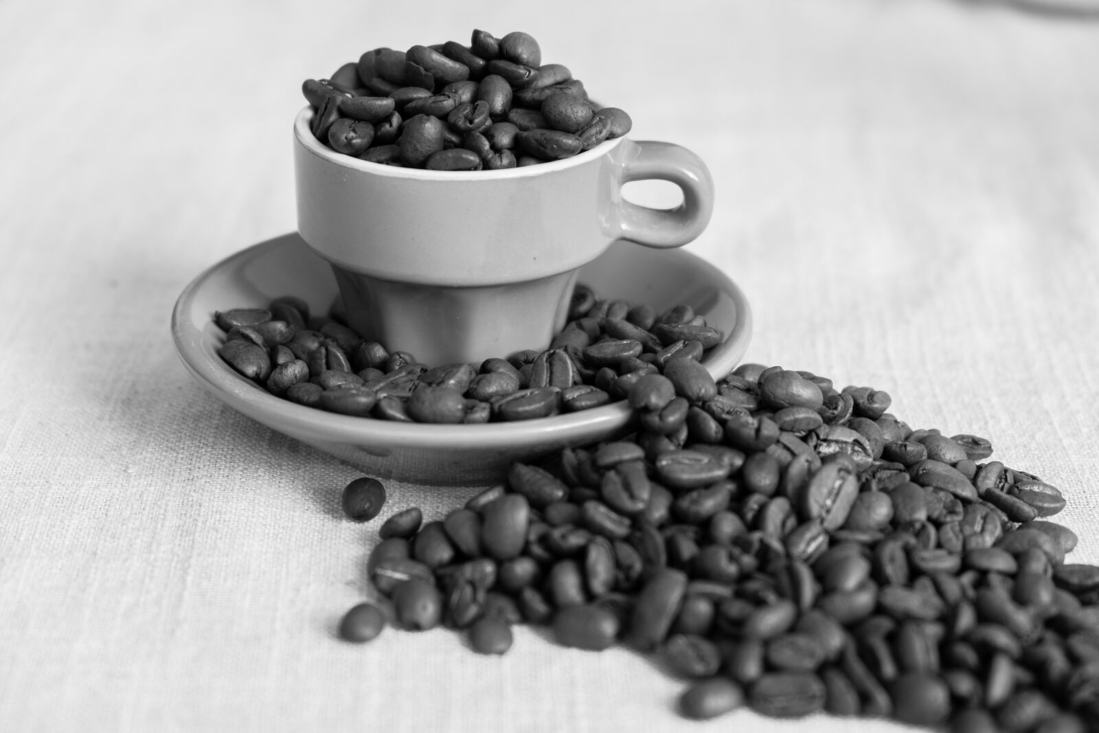 Fujifilm X-T10 sample photo. Teacup, grains, coffee photography