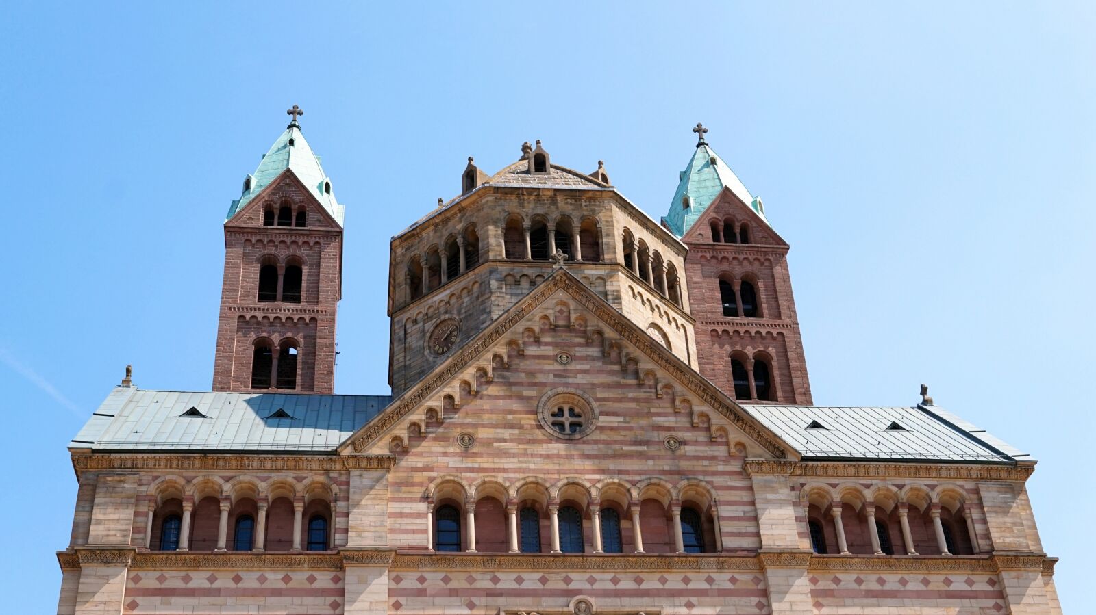 Sony Alpha a5000 (ILCE 5000) + Sigma 30mm F1.4 DC DN | C sample photo. Dom, towers, church photography