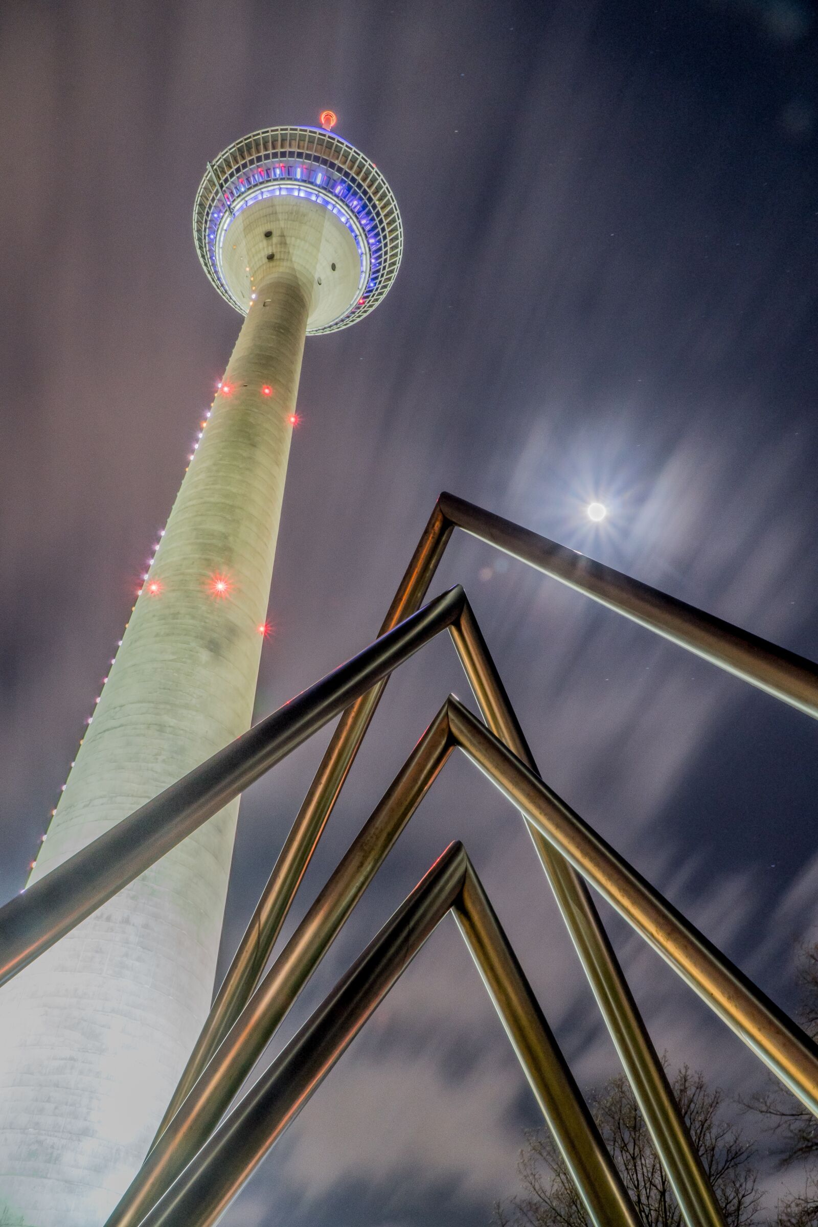 Sony a6300 + Sony E PZ 18-105mm F4 G OSS sample photo. D sseldorf, media harbour photography