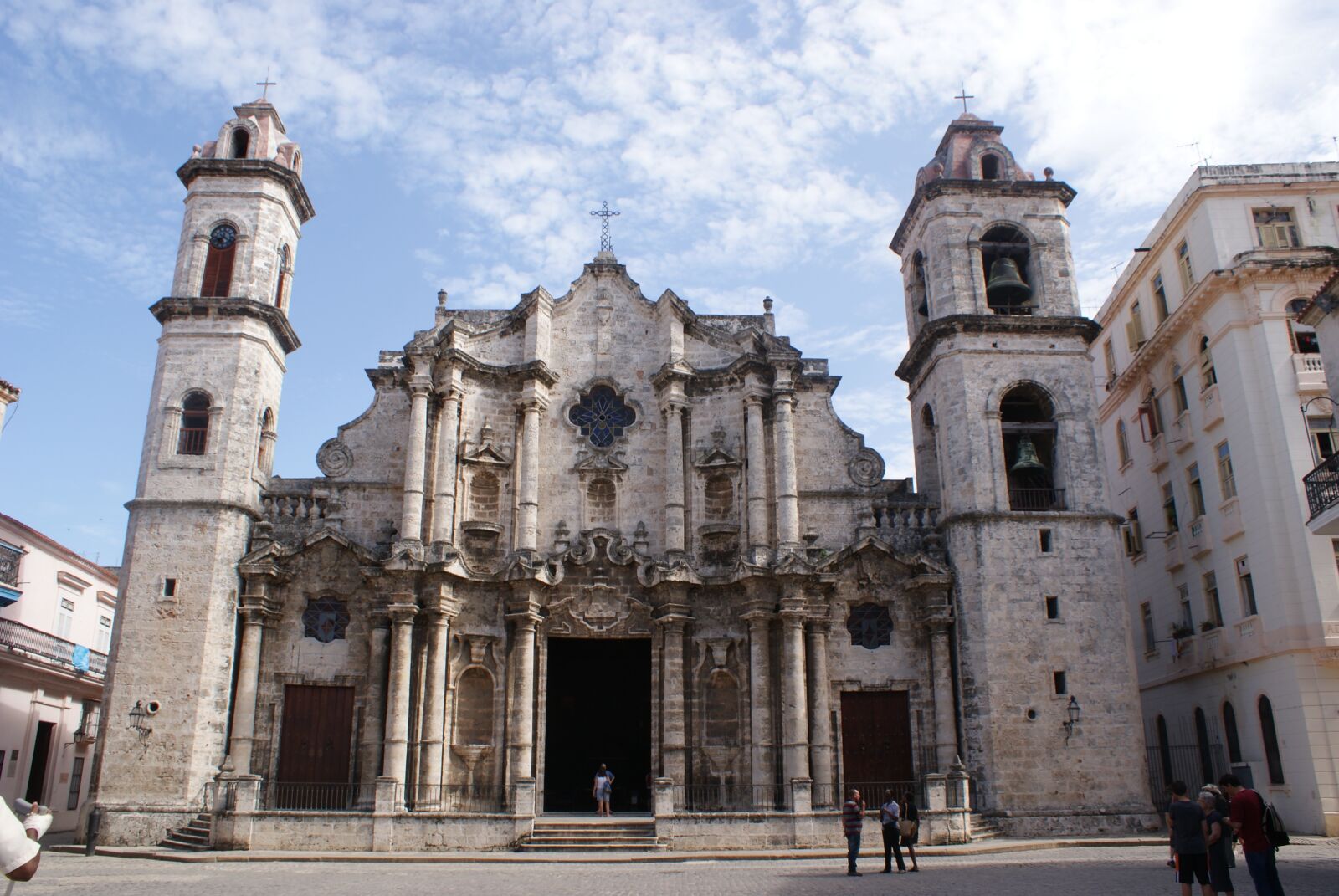 Sony Alpha DSLR-A200 sample photo. Cathedral, architecture, havana photography