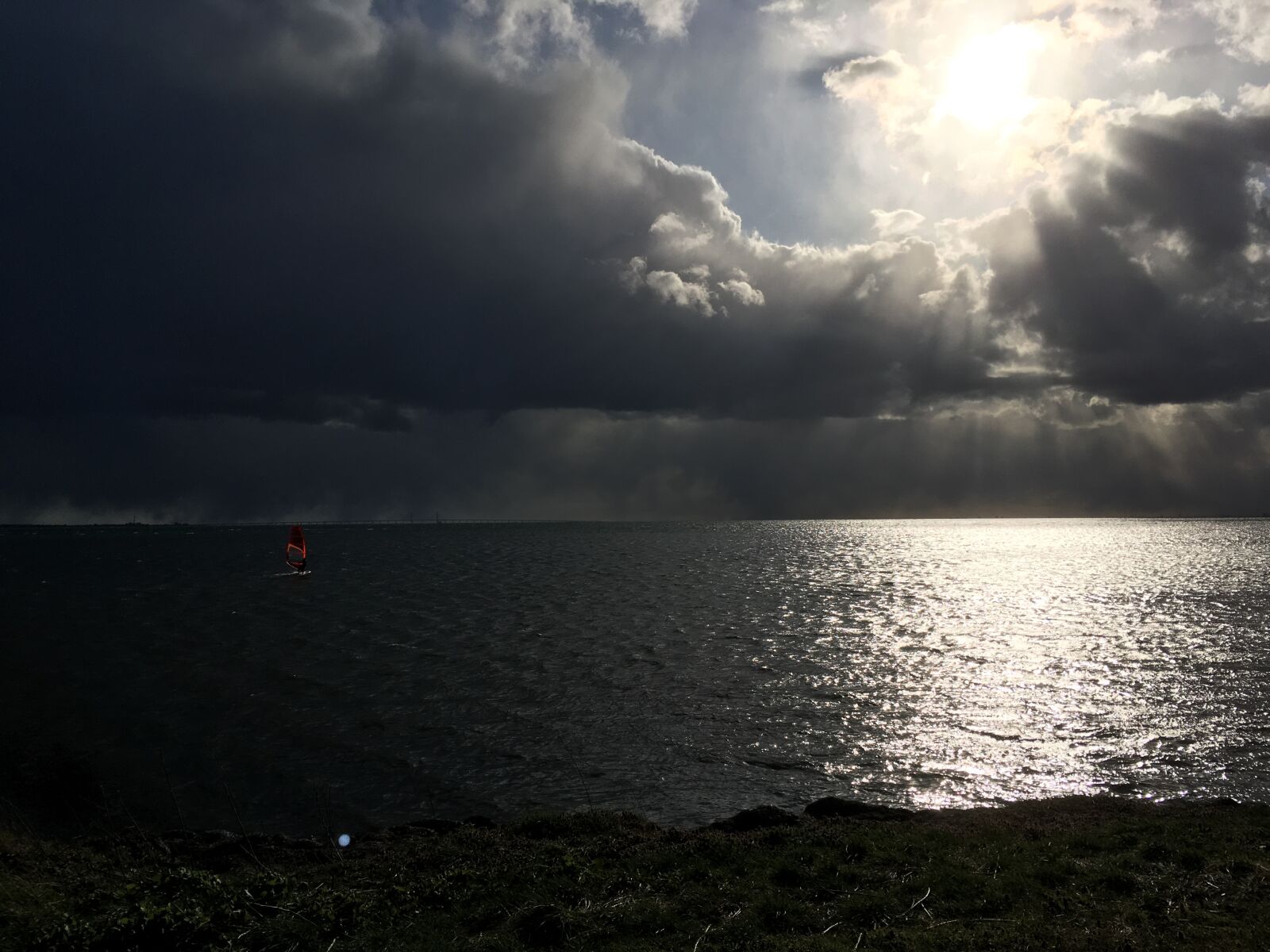 iPhone SE back camera 4.15mm f/2.2 sample photo. Windsurfing, ocean, sea photography