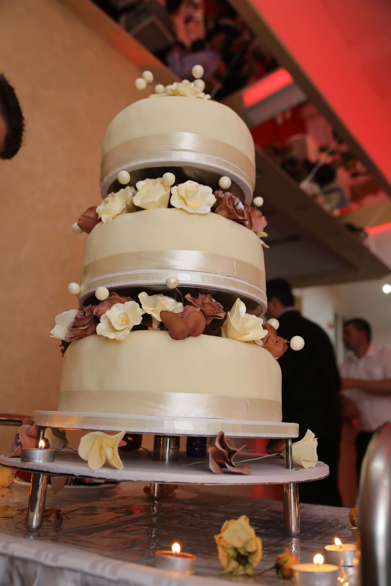 Canon EF 24-105mm F4L IS USM sample photo. Discotheque, bartender, wedding cake photography