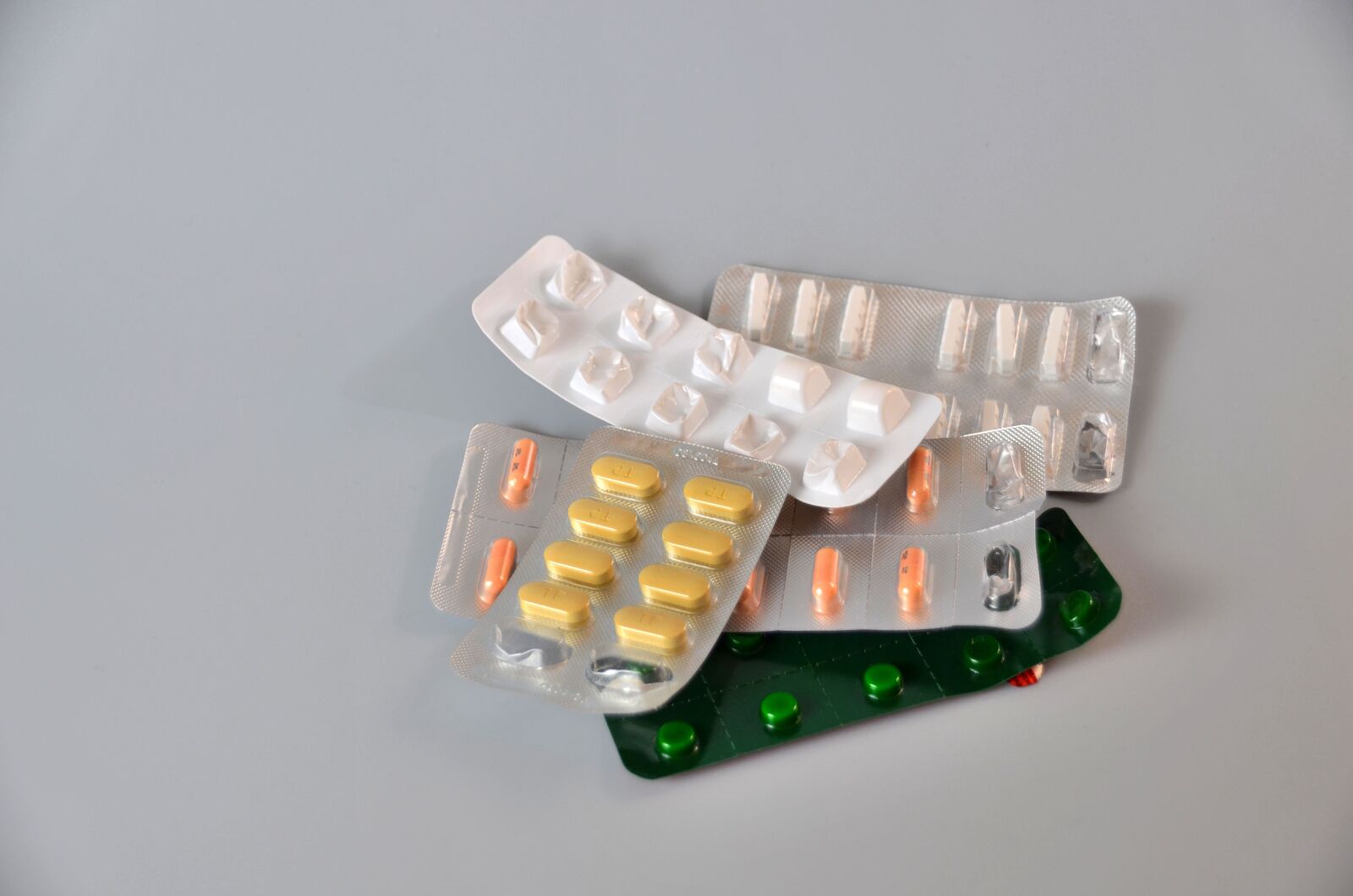 Nikon D5100 sample photo. Cachets, medecine, medicaments, sante photography