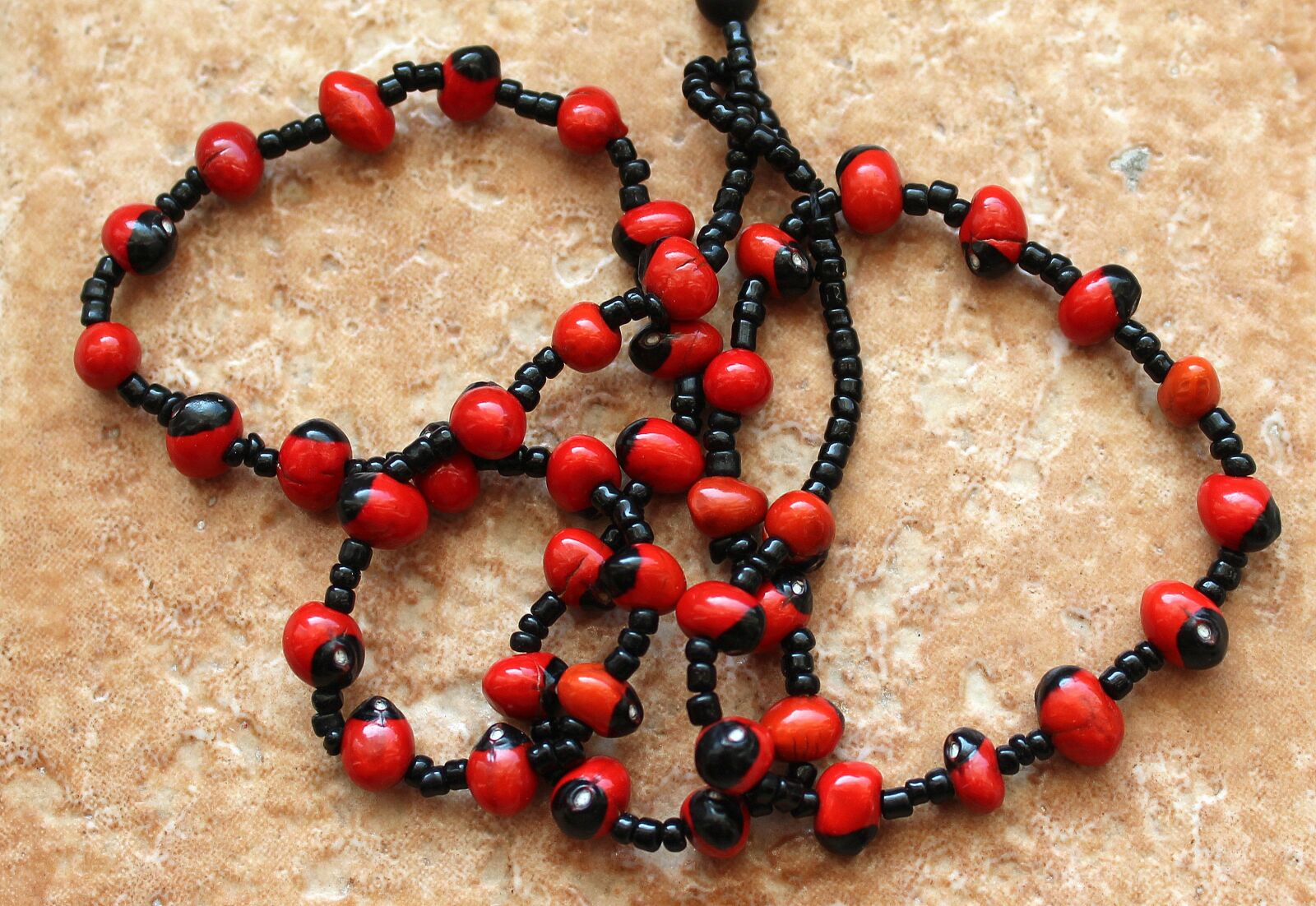 Canon EOS 1200D (EOS Rebel T5 / EOS Kiss X70 / EOS Hi) sample photo. Jewelry, necklace, beads photography