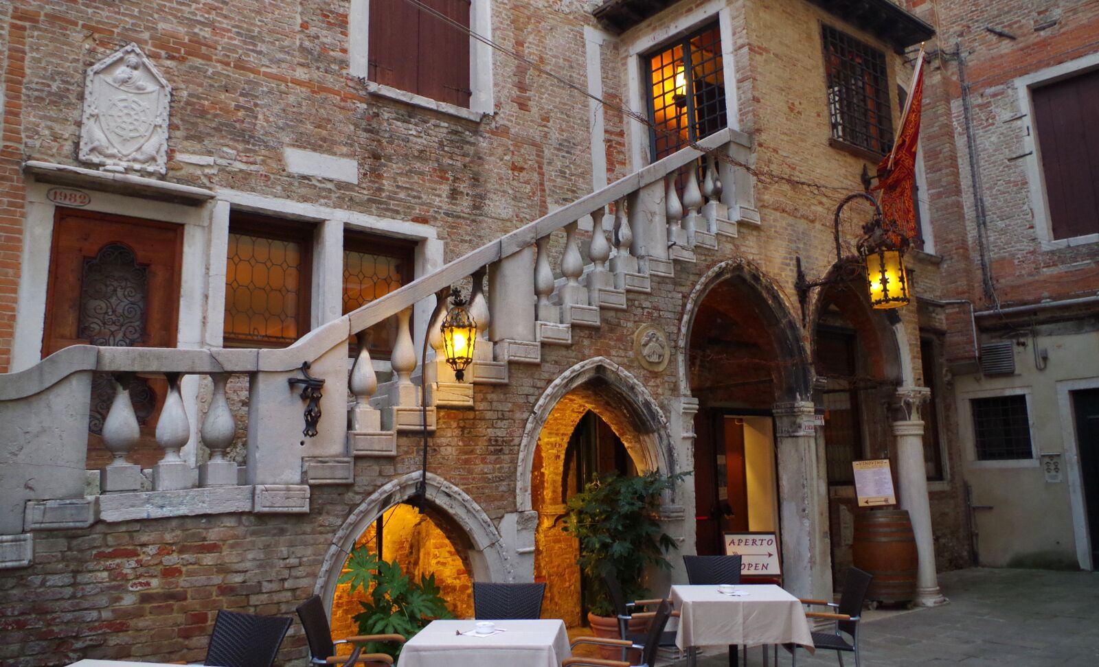 Pentax K-30 sample photo. Architecture, restaurant, venice photography
