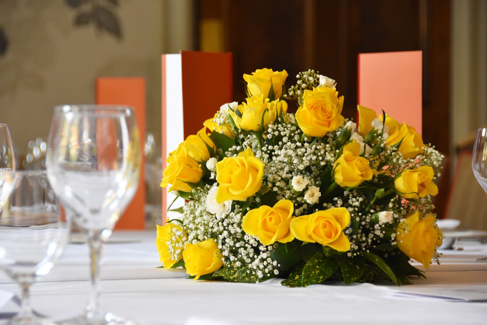Nikon D5600 sample photo. Roses, yellow, table decoration photography